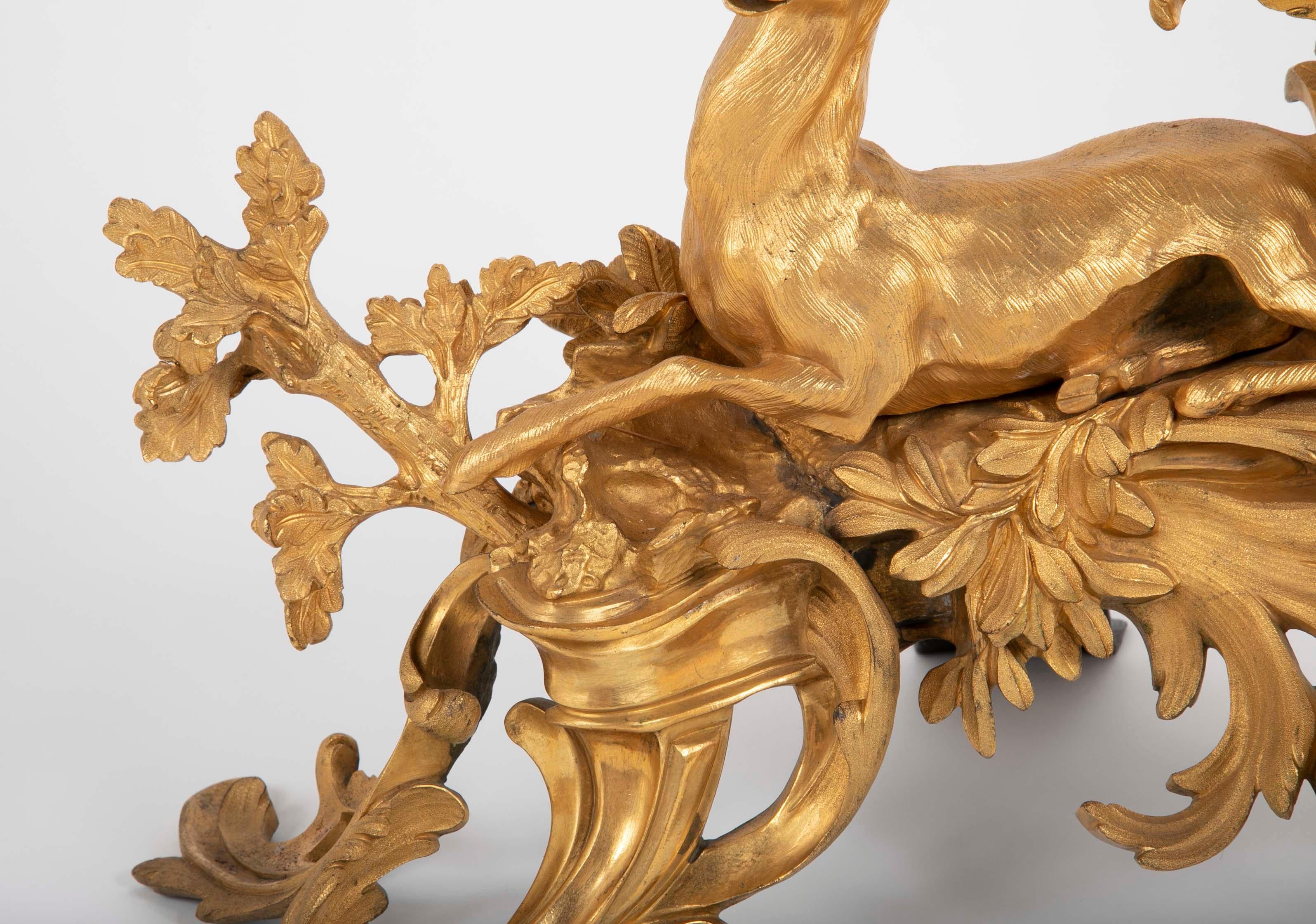 Fabuloso Par de Chenets de Bronce D'ore Estilo Luis XV del Siglo XIX en Bueno estado para la venta en Stamford, CT
