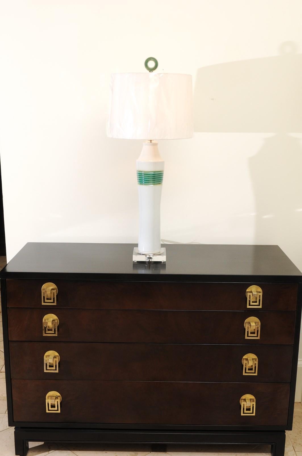Mid-Century Modern Prêt à être installé : paire de vases vernissés aigue-marine et crème comme lampes sur mesure en vente