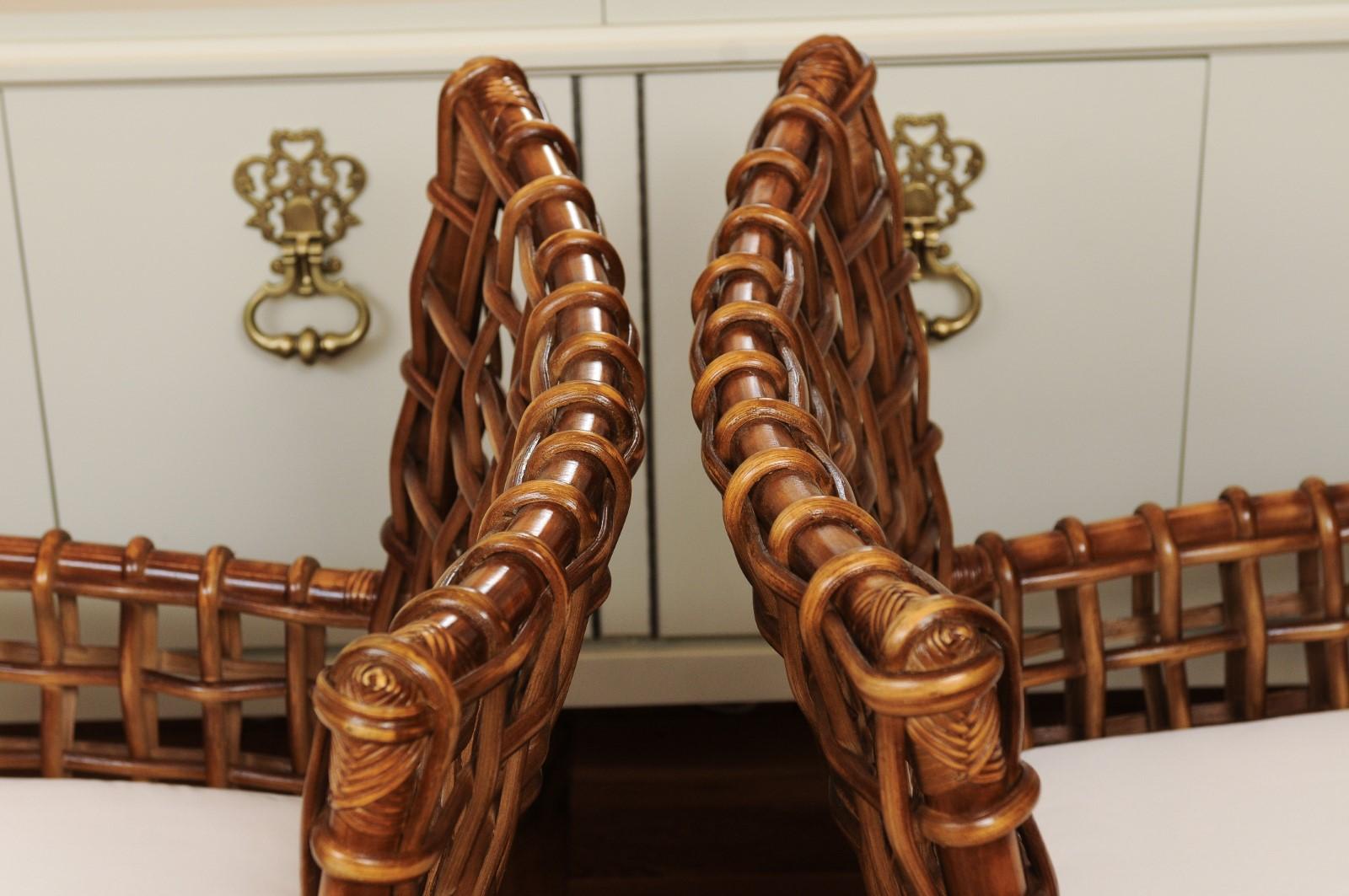 Fabuleuse paire de fauteuils club en rotin et canne caramel - 2 paires disponibles en vente 8