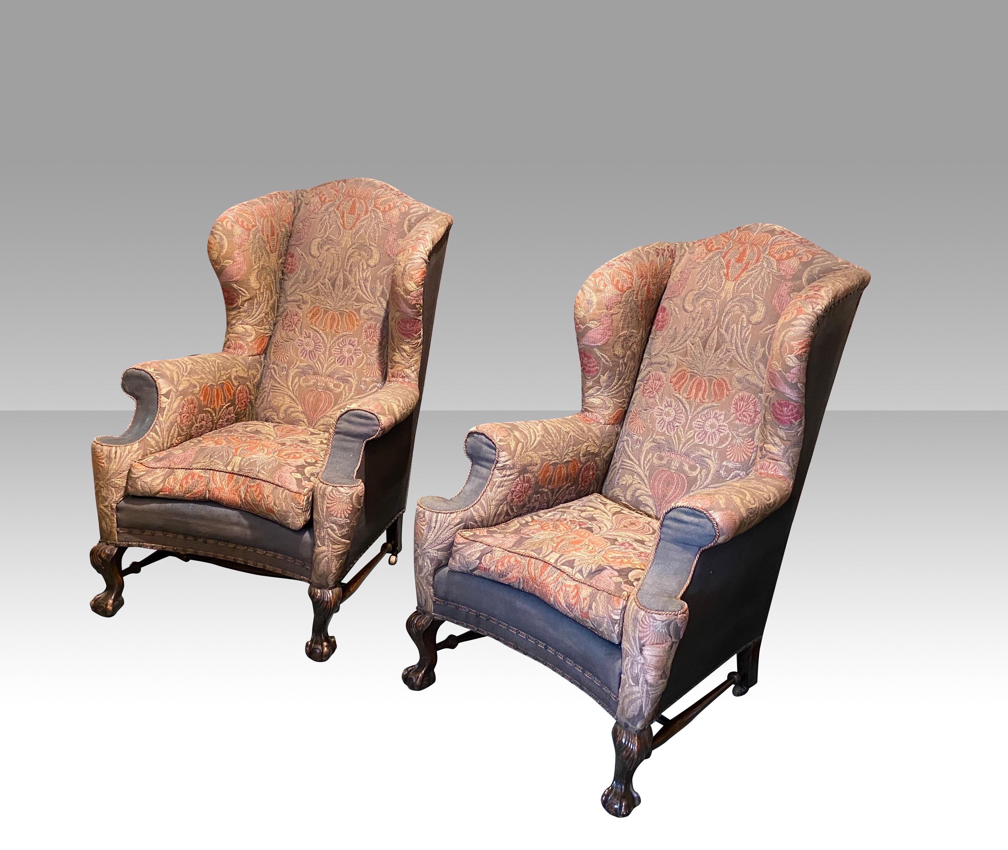 Fabulous pair of large antique wing back armchairs.
Georgian design, beautiful shape.
Mahogany ball and claw feet with stretchers,
Circa 1900
Measures: 54ins tall, 36ins deep, 33ins wide.
Extremely comfortable.
Tight of joint.
No tears on