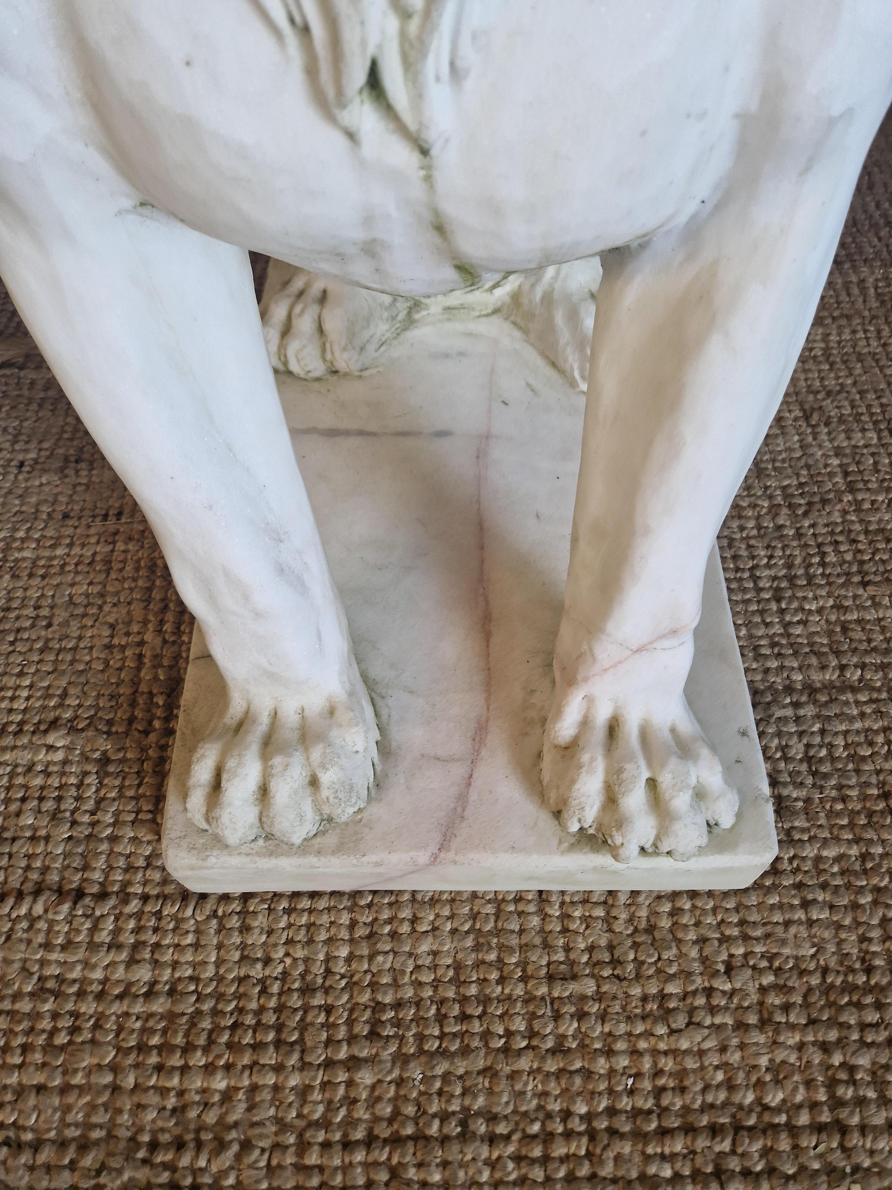 Fabulosa Pareja de Estatuas de Leones de Mármol Tamaño Natural Tallado en venta