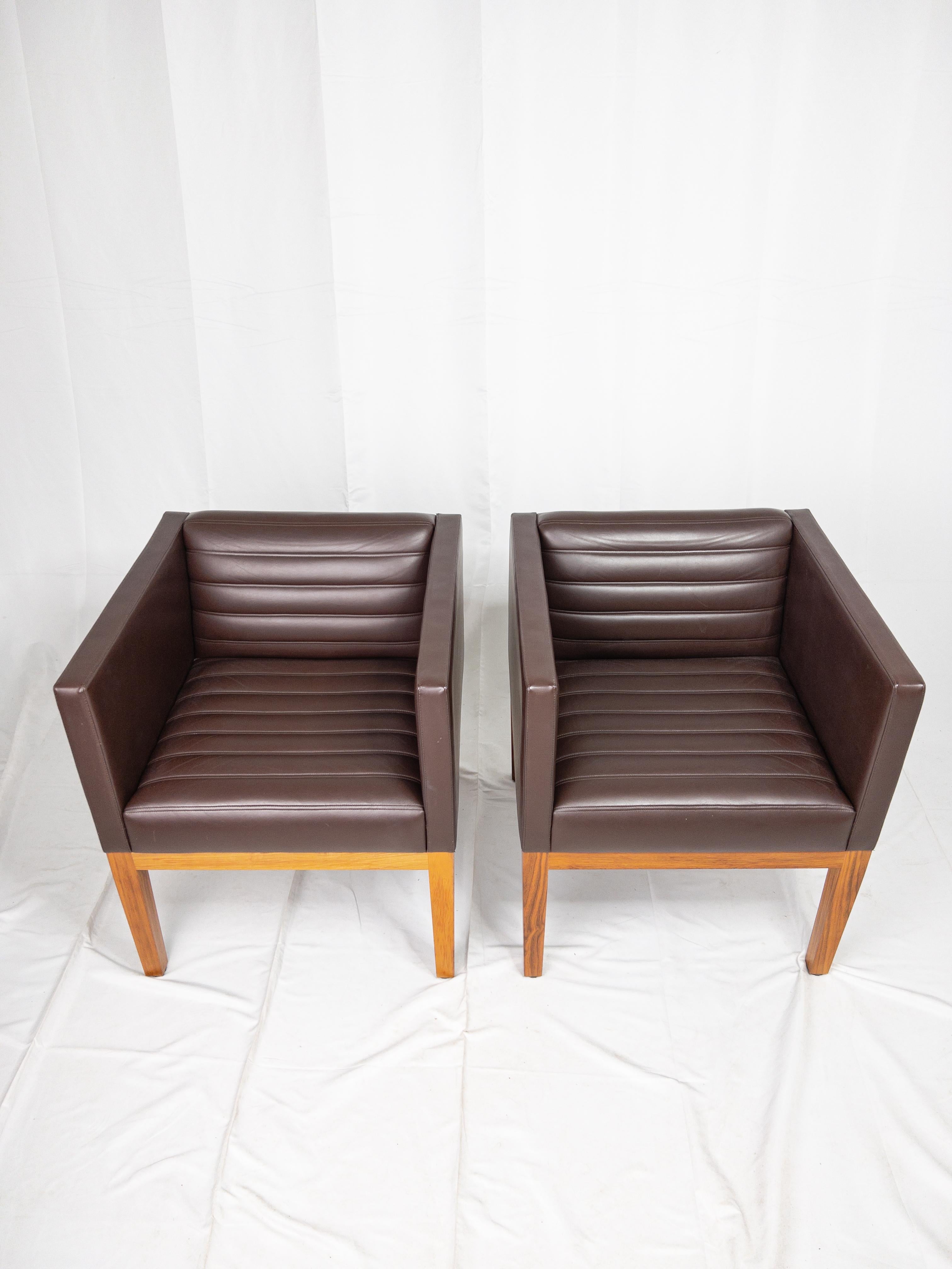 Mid-Century Modern Fabulous Pair of Mid Century Leather Arm Chairs by LINLEY London For Sale