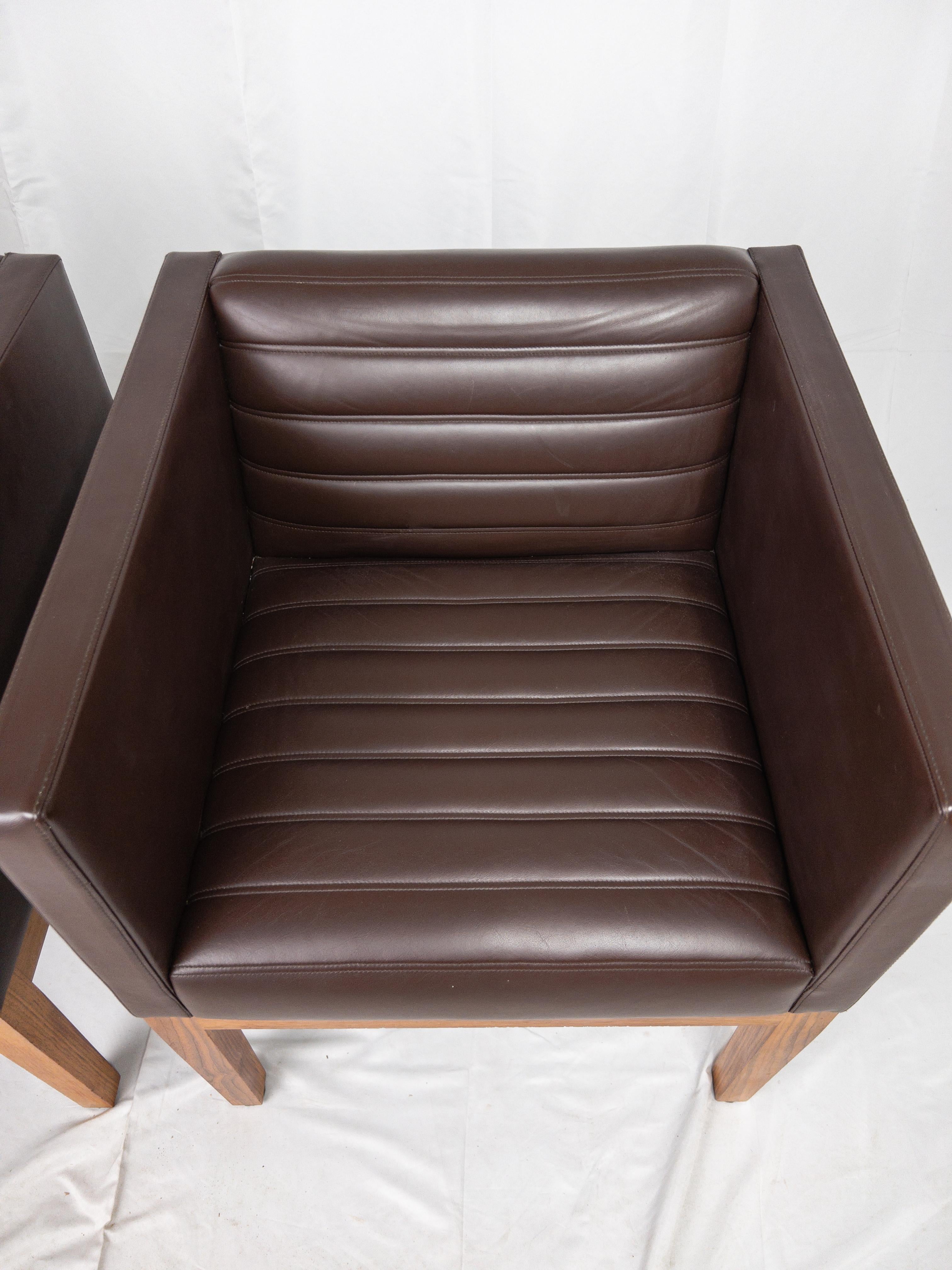 Fabuleuse paire de fauteuils en cuir du milieu du siècle dernier par LINLEY London en vente 1