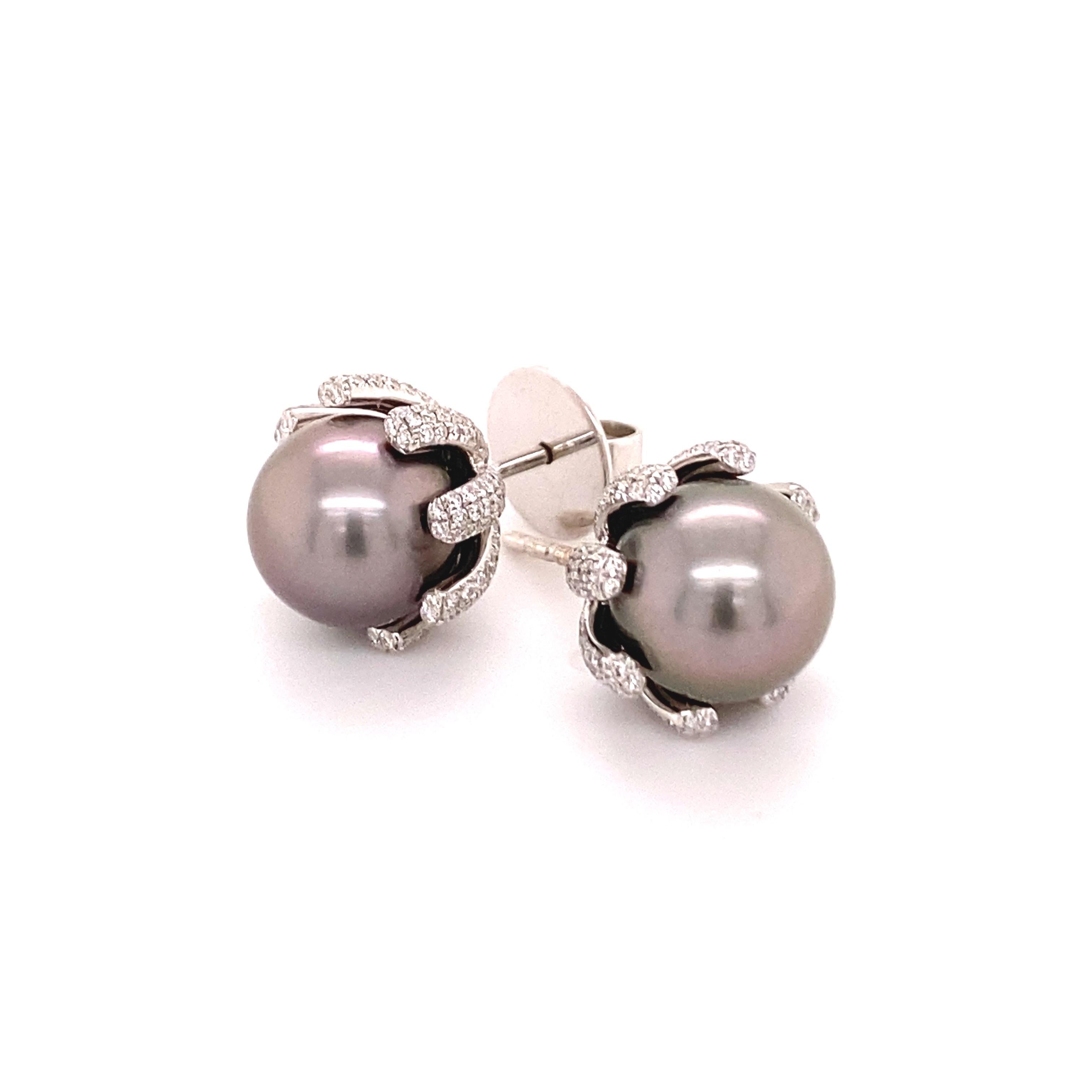 Fabuleuse paire de clous d'oreilles en perles de Tahiti et diamants Excellent état - En vente à Lucerne, CH