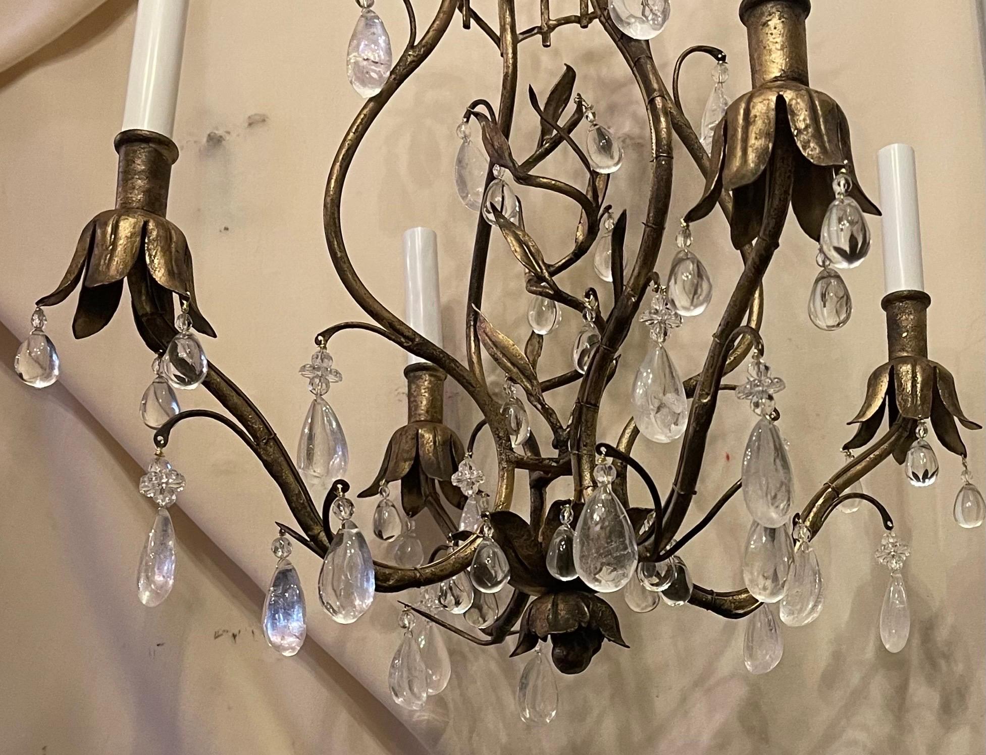 Doré Fabuleux petit lustre à quatre lumières Maison Baguès Rock Crystal Gilt French Chandelier en vente