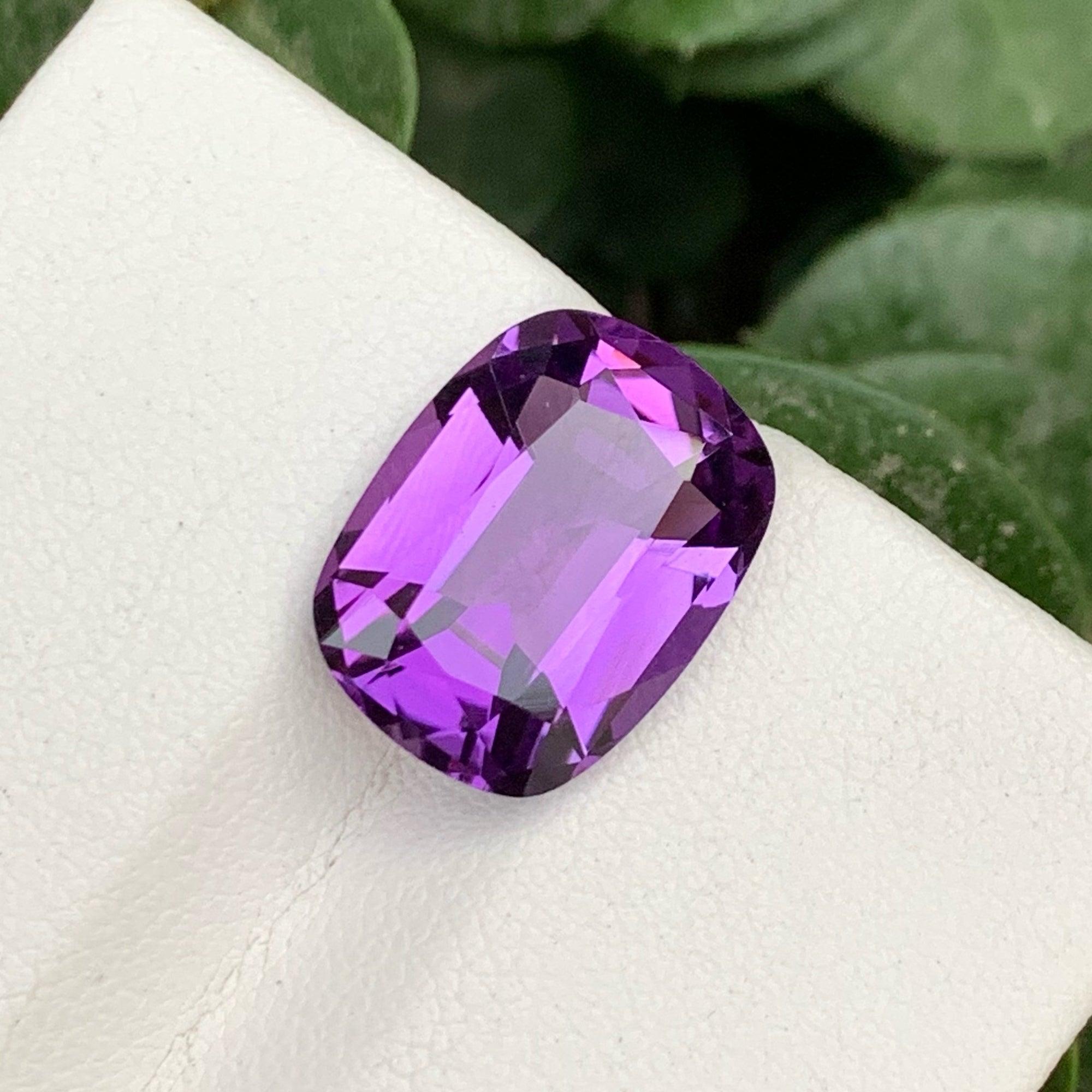 Modern Fabulous Purple Natural Amethyst Stone 6.30 Carats Amethyst Gemstone Jewelry For Sale