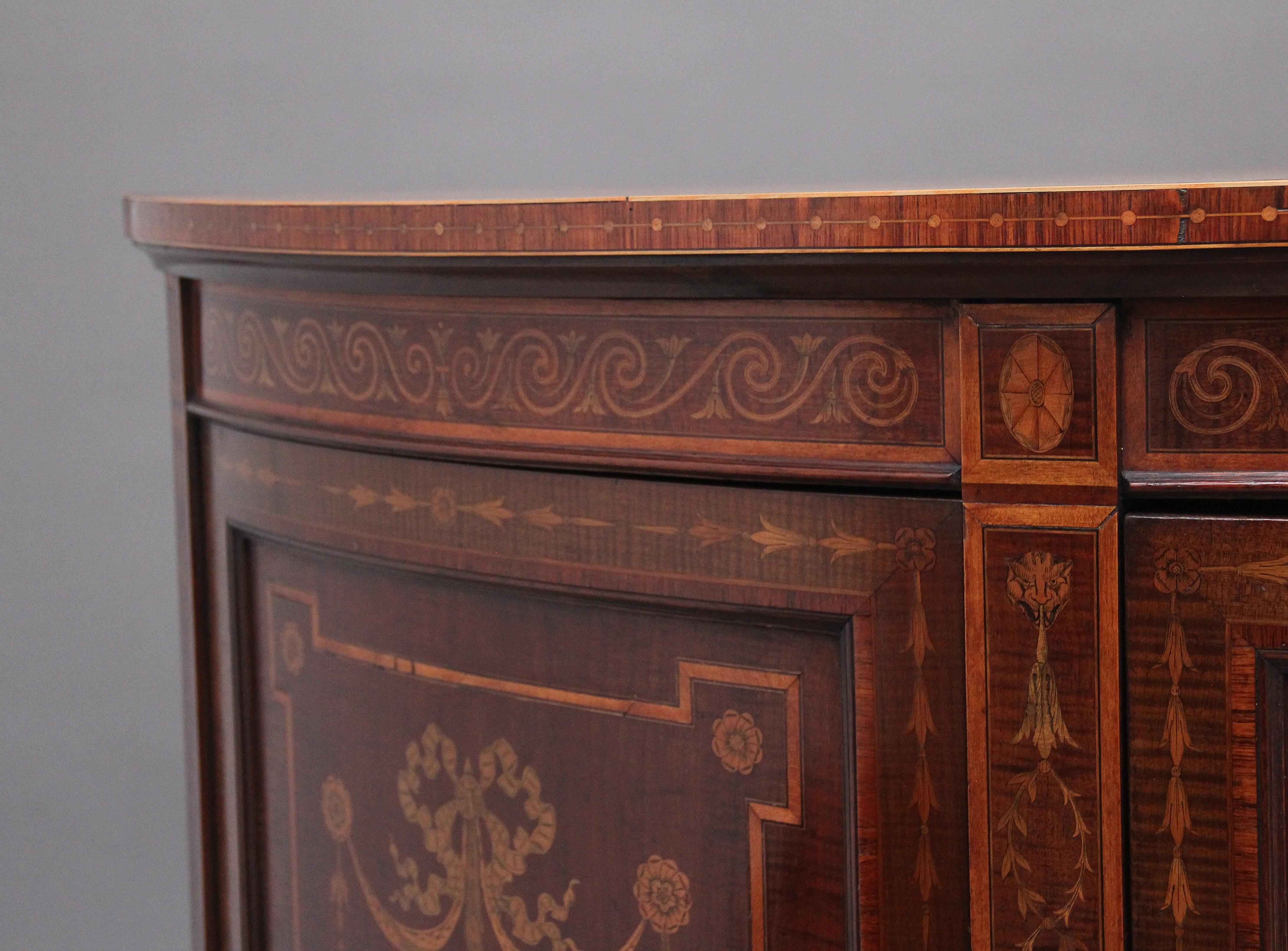 Fabuleux meuble de rangement du 19ème siècle en acajou et marqueterie en vente 4
