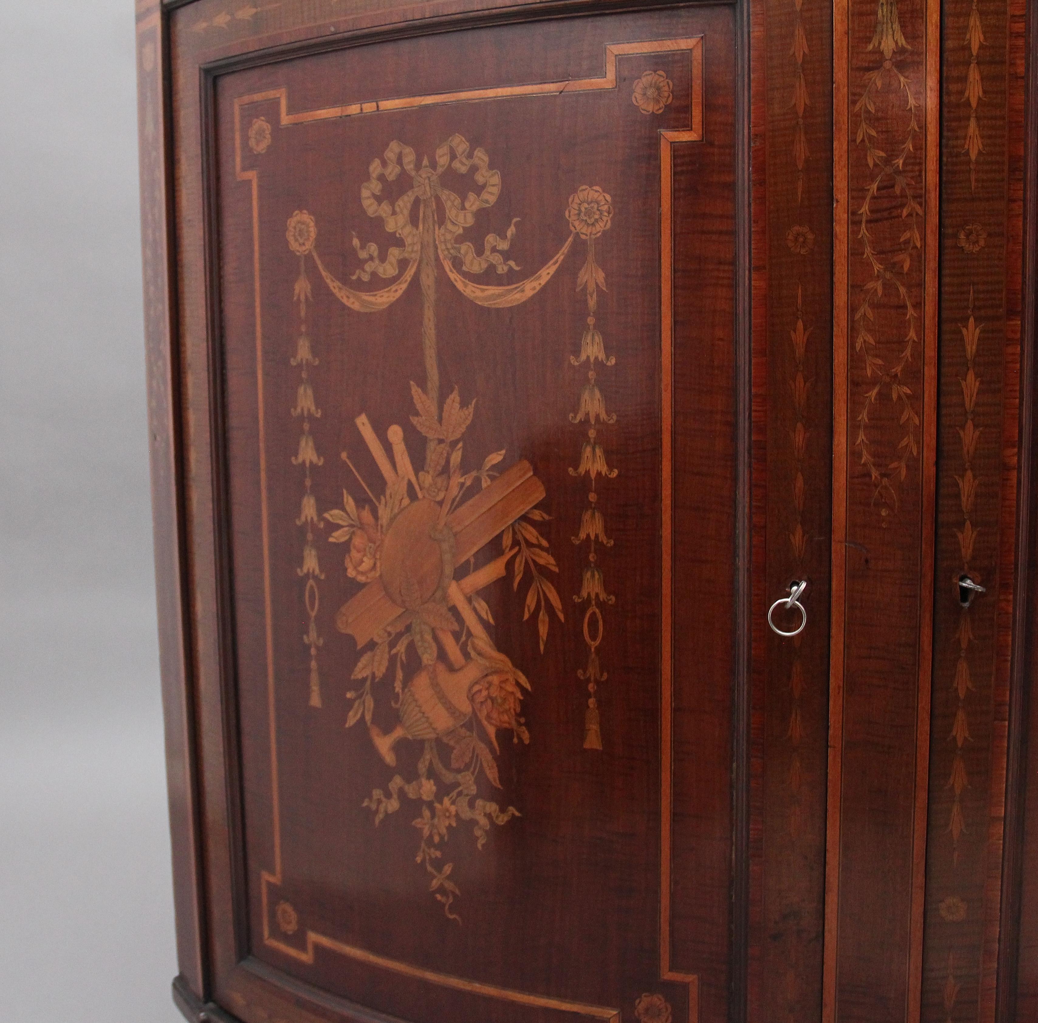 Fabuleux meuble de rangement du 19ème siècle en acajou et marqueterie en vente 6