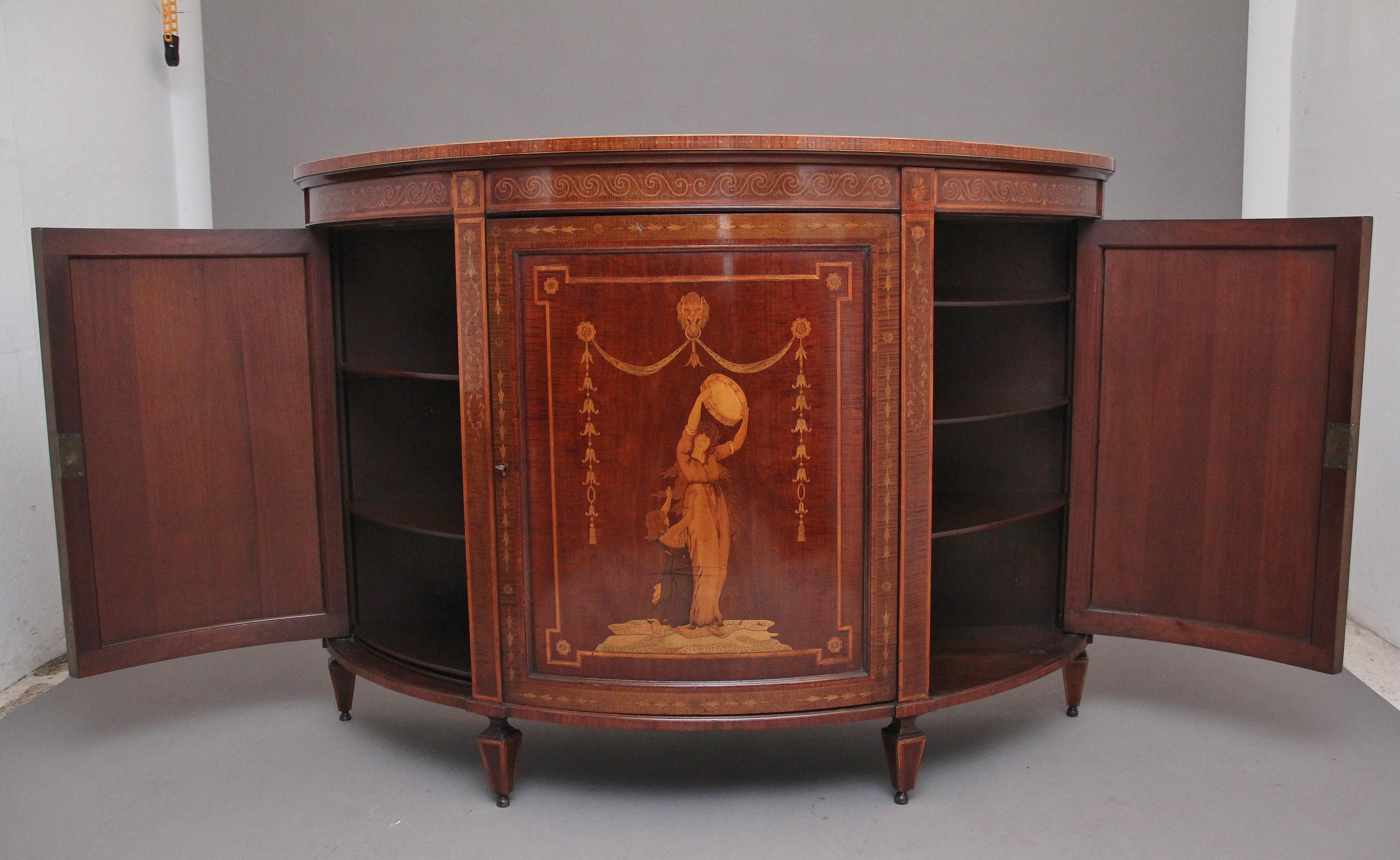 Sheraton Fabuleux meuble de rangement du 19ème siècle en acajou et marqueterie en vente