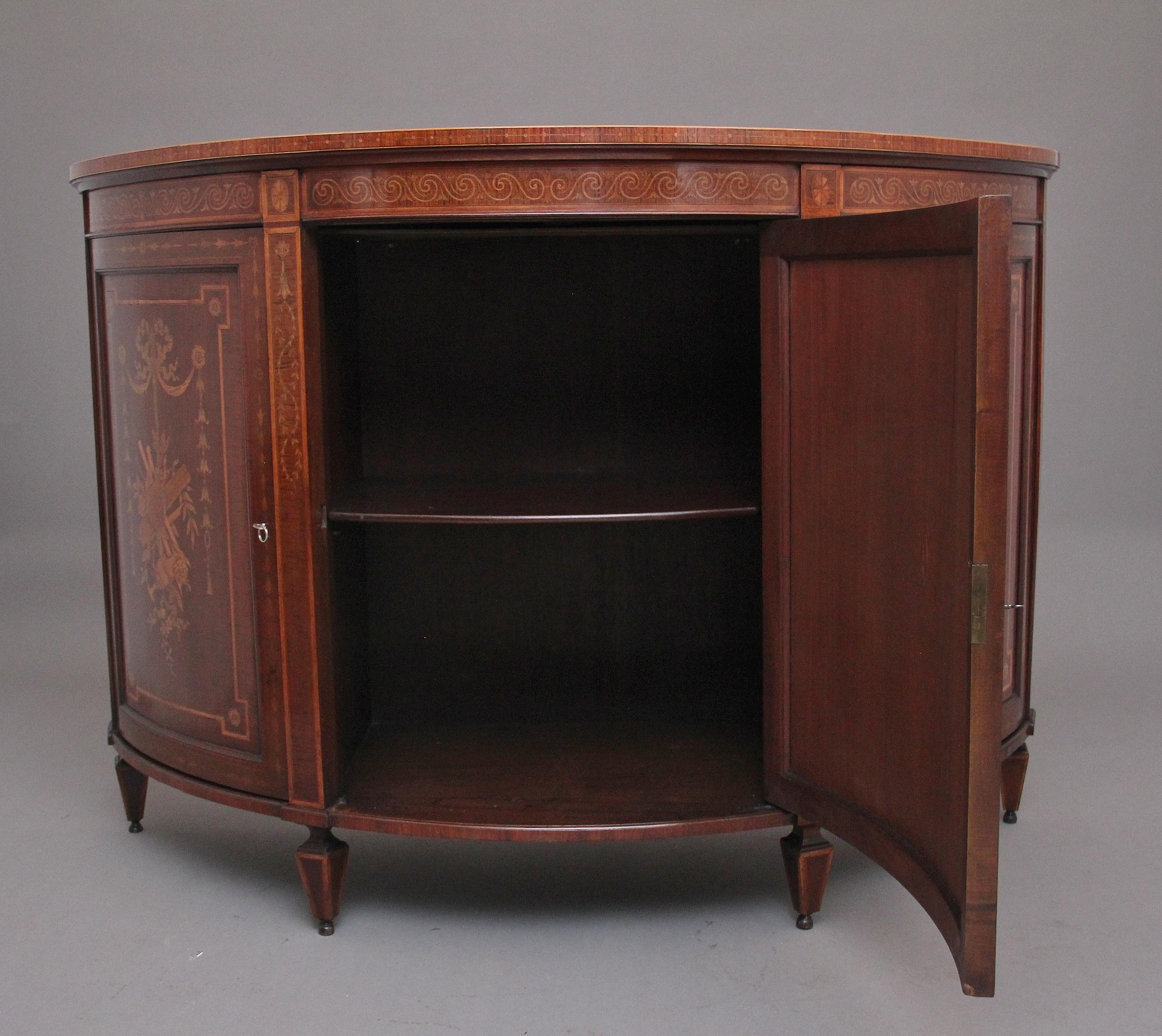 Britannique Fabuleux meuble de rangement du 19ème siècle en acajou et marqueterie en vente