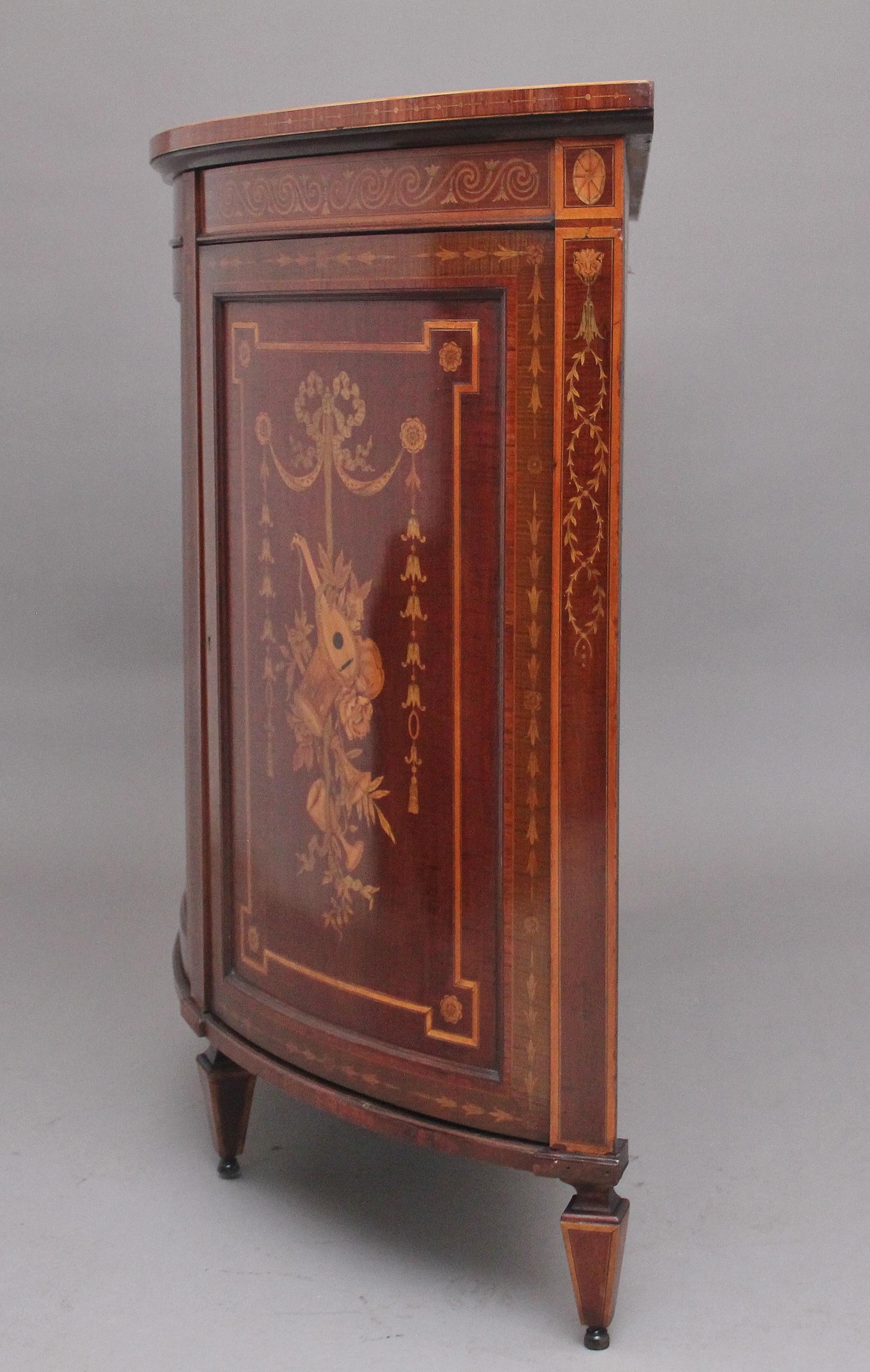 Fabuleux meuble de rangement du 19ème siècle en acajou et marqueterie en vente 1