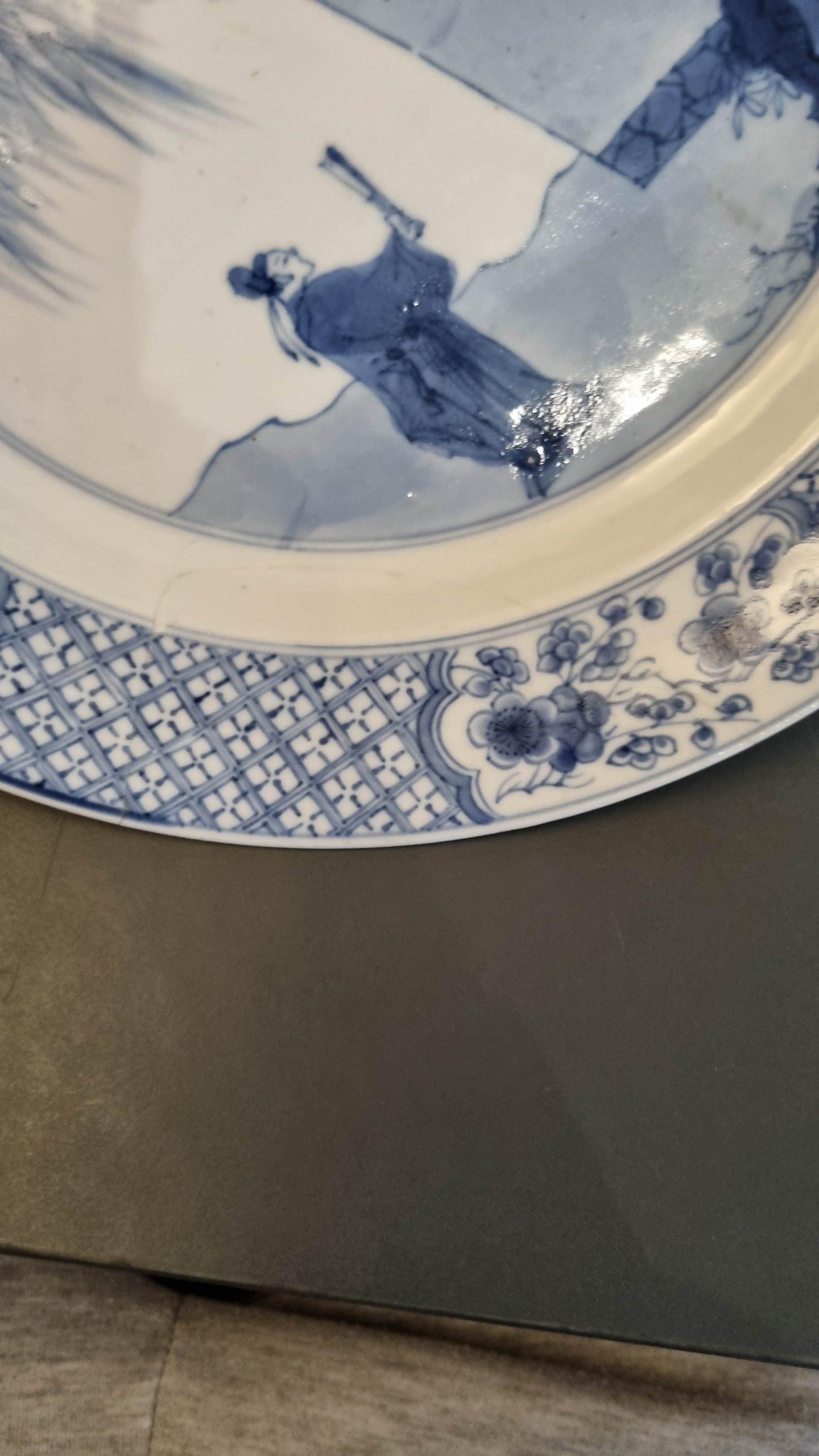 Porcelain Fabulous quality blue and white porcelain large dish, Chenghua mark at the base