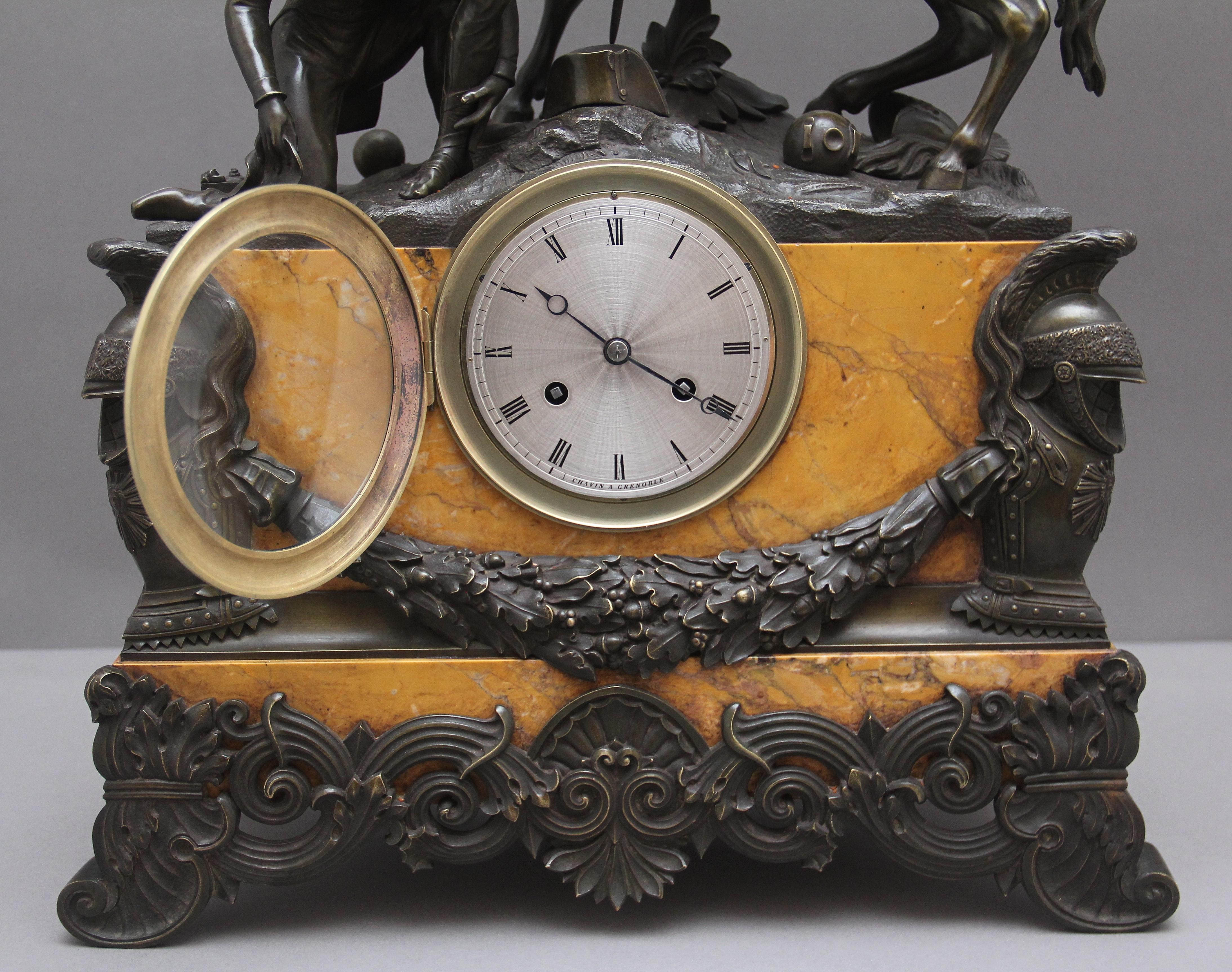 Fabuleuse horloge de manteau en marbre et bronze du début du 19e siècle en vente 5