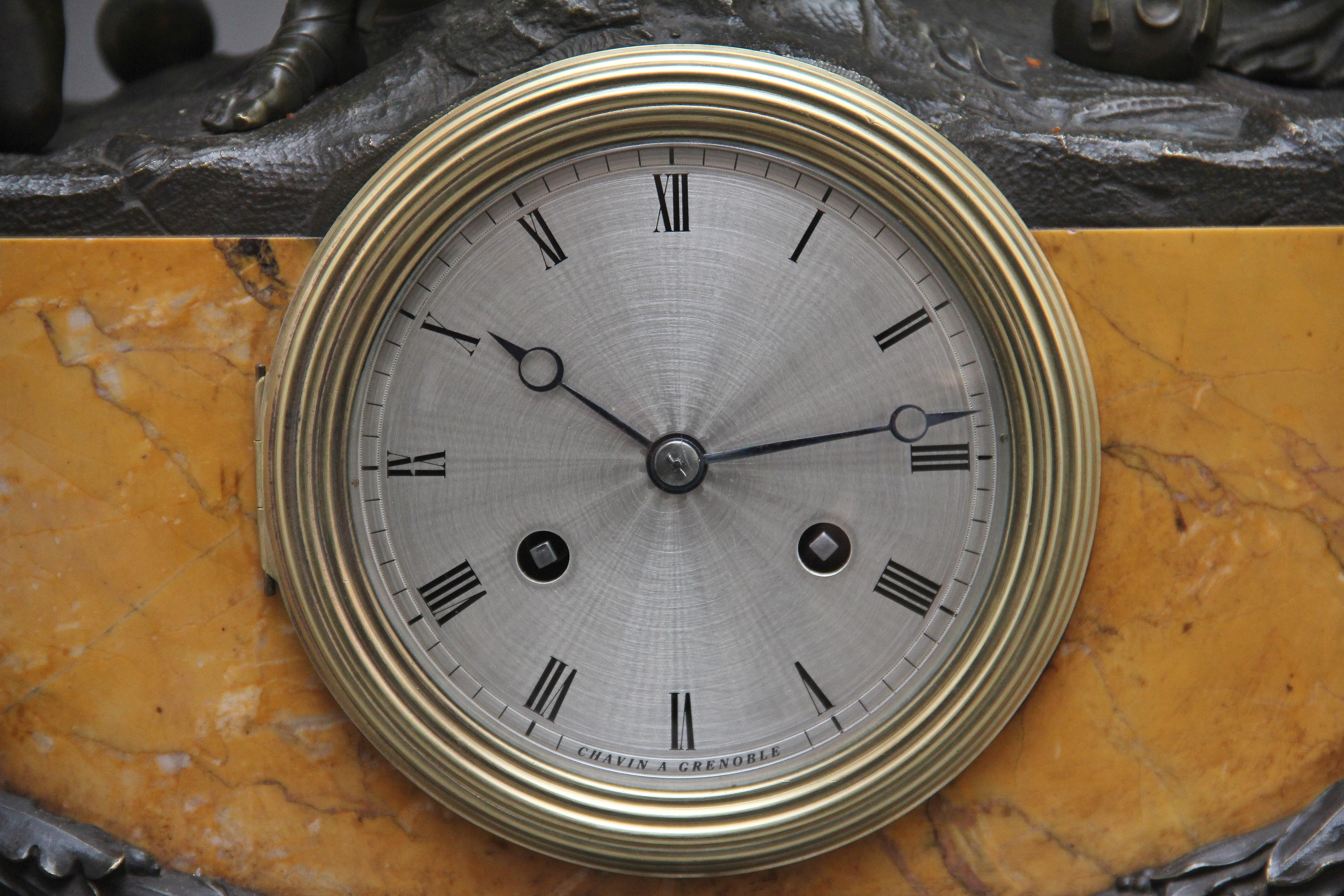 Fabuleuse horloge de manteau en marbre et bronze du début du 19e siècle en vente 7