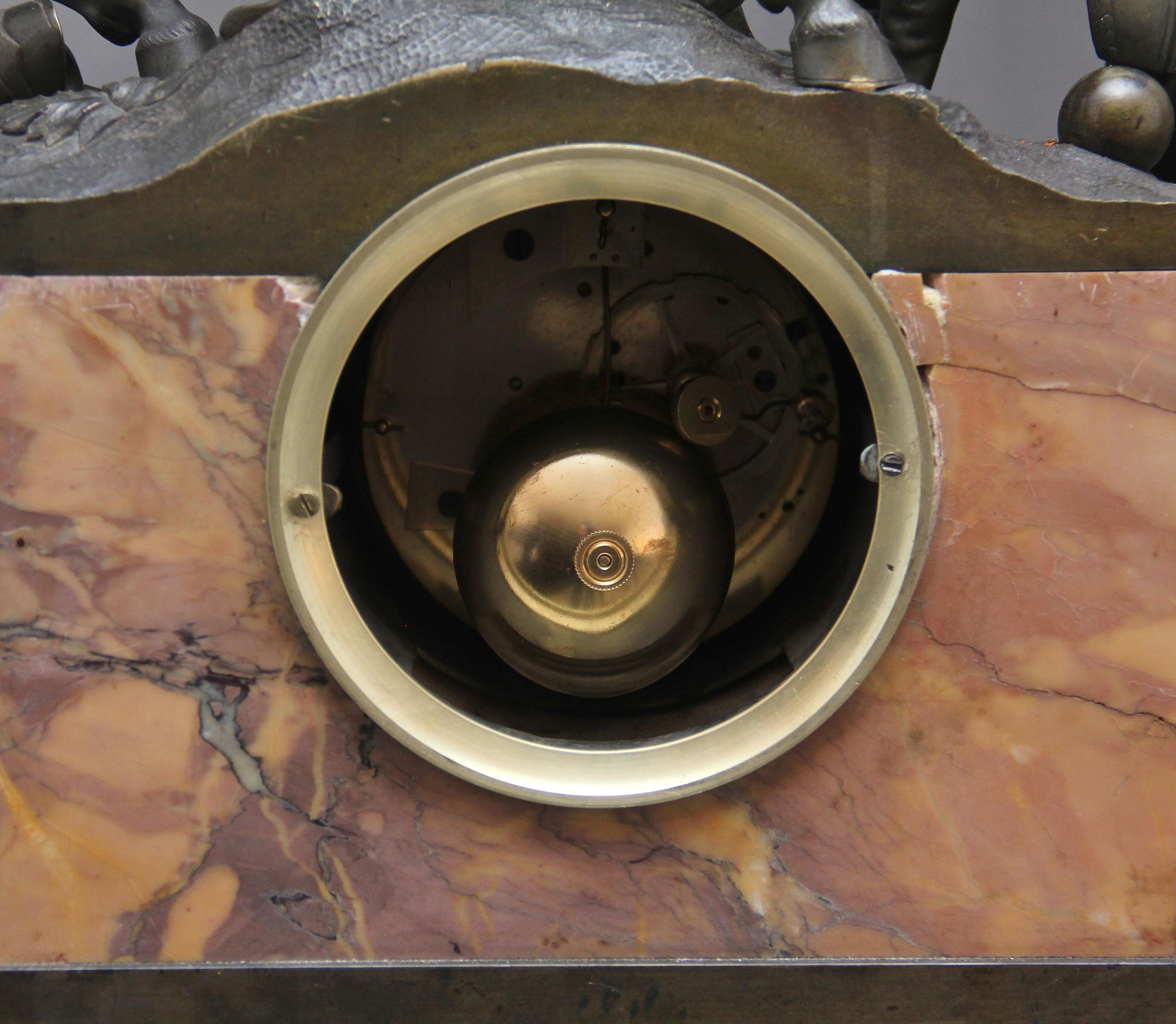 Fabuleuse horloge de manteau en marbre et bronze du début du 19e siècle en vente 9