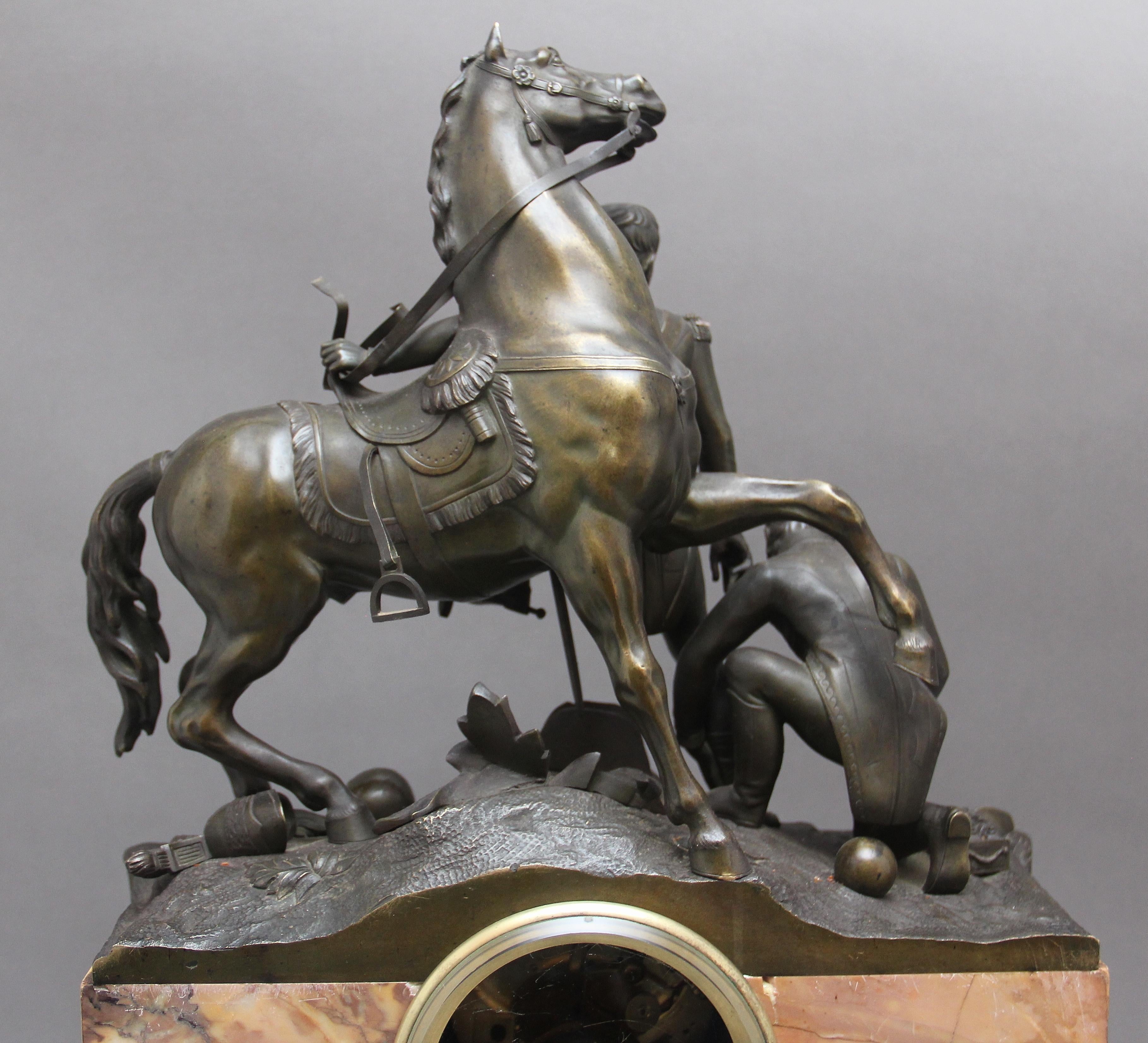 Fabuleuse horloge de manteau en marbre et bronze du début du 19e siècle en vente 10