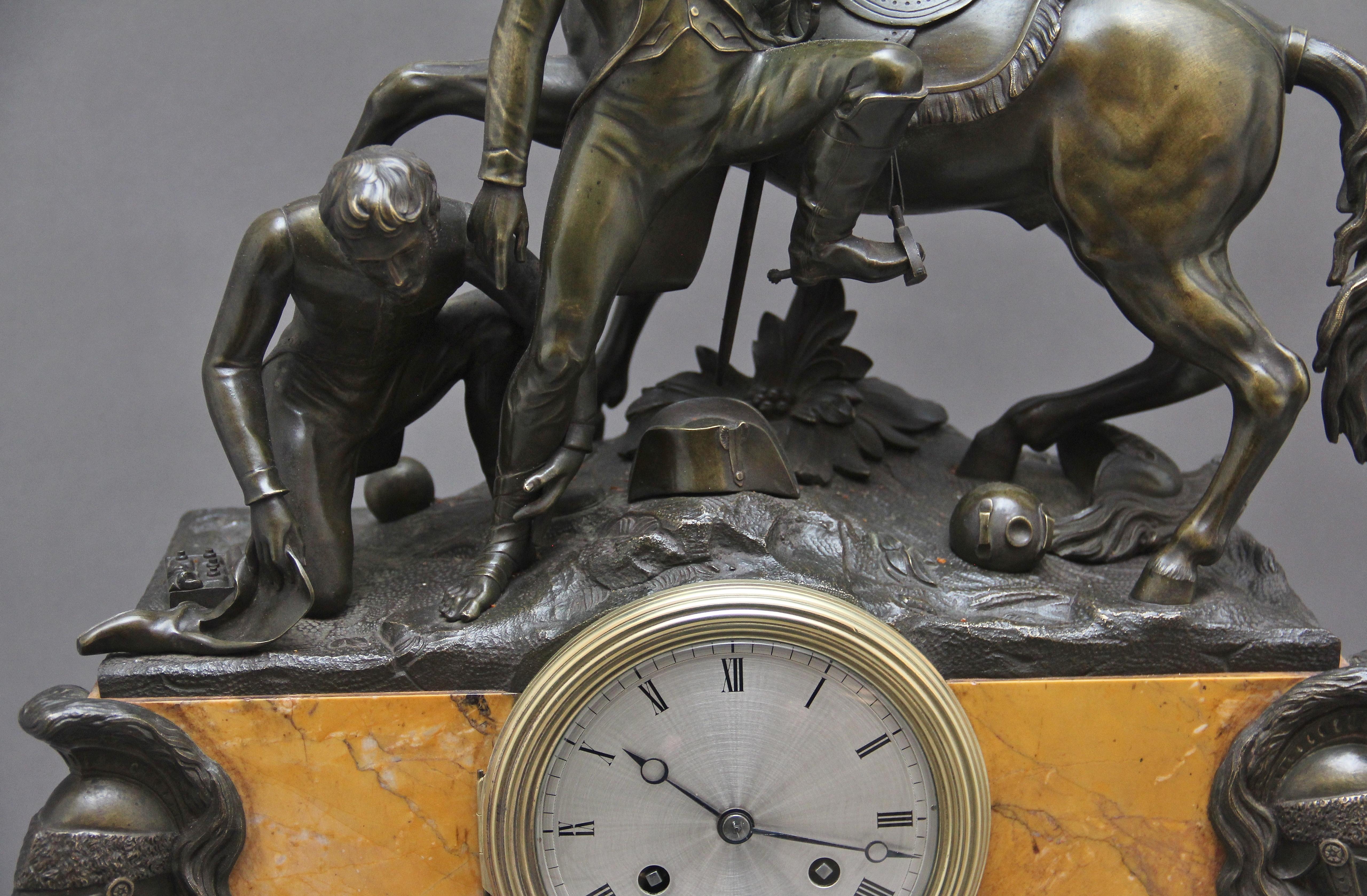 Fabuleuse horloge de manteau en marbre et bronze du début du 19e siècle en vente 3