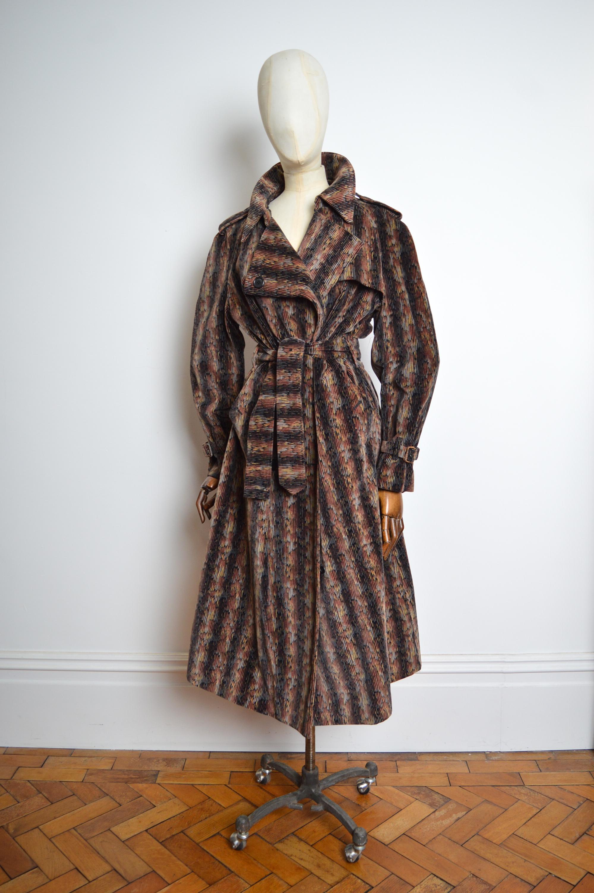 Fabulous Rare 1970s Burberry Chenille Velvet patterned Trench Coat For Sale 11