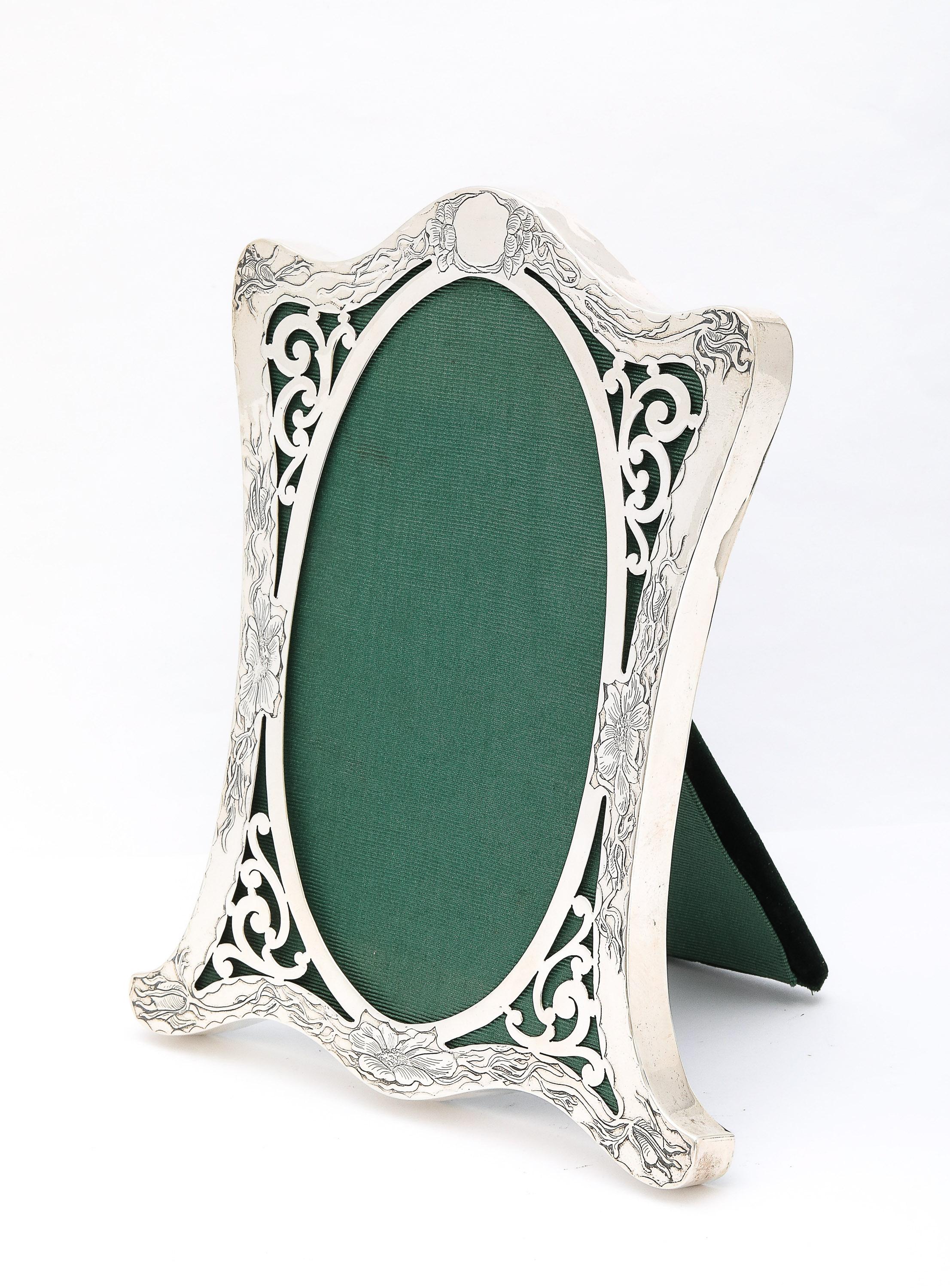 Fabulous Rare Art Nouveau Period Sterling Silver Picture Frame (Art nouveau) im Angebot