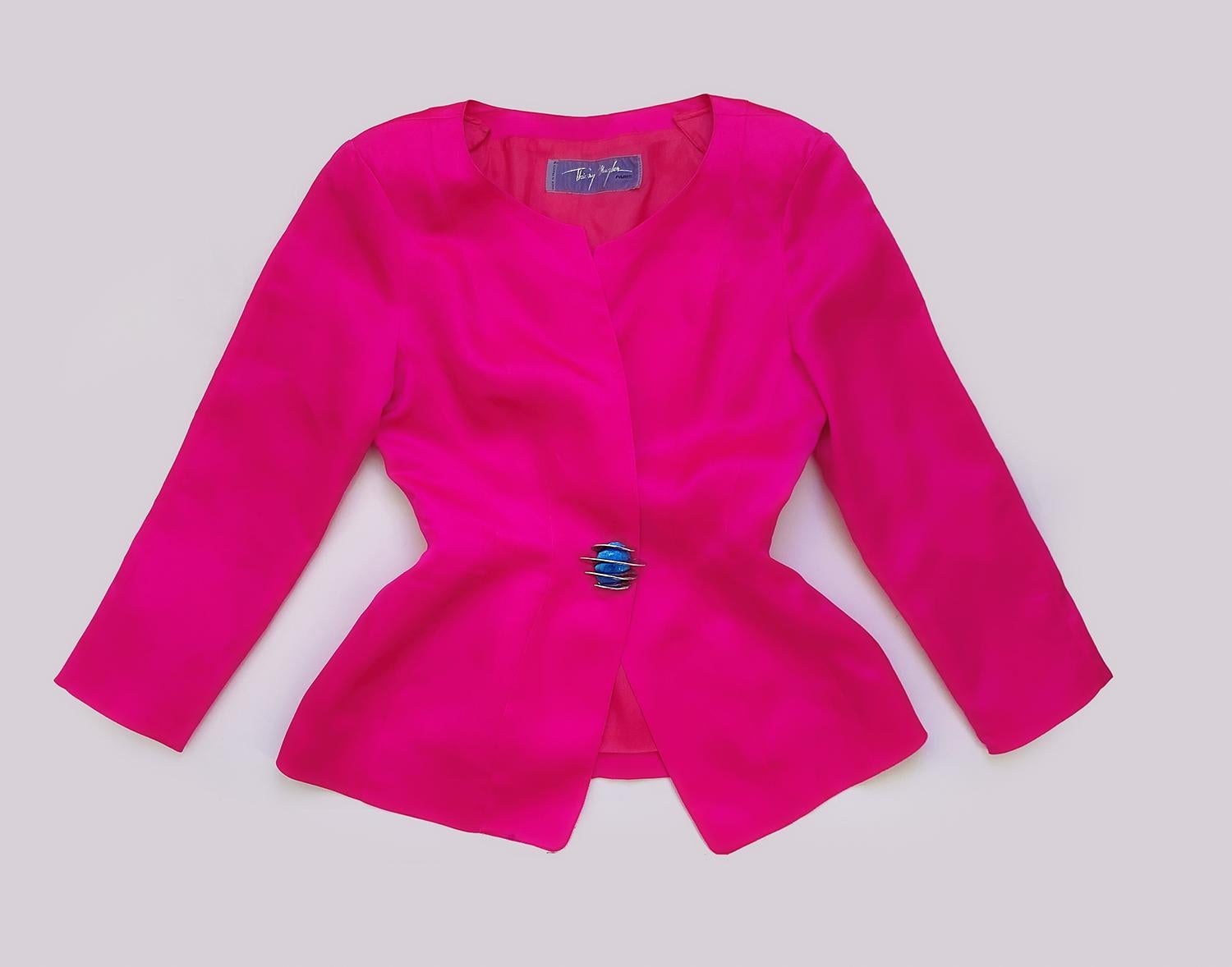 Fabuleuse et rare veste Thierry Mugler rose chaud en pure soie argentée bouton Eleme en vente 1