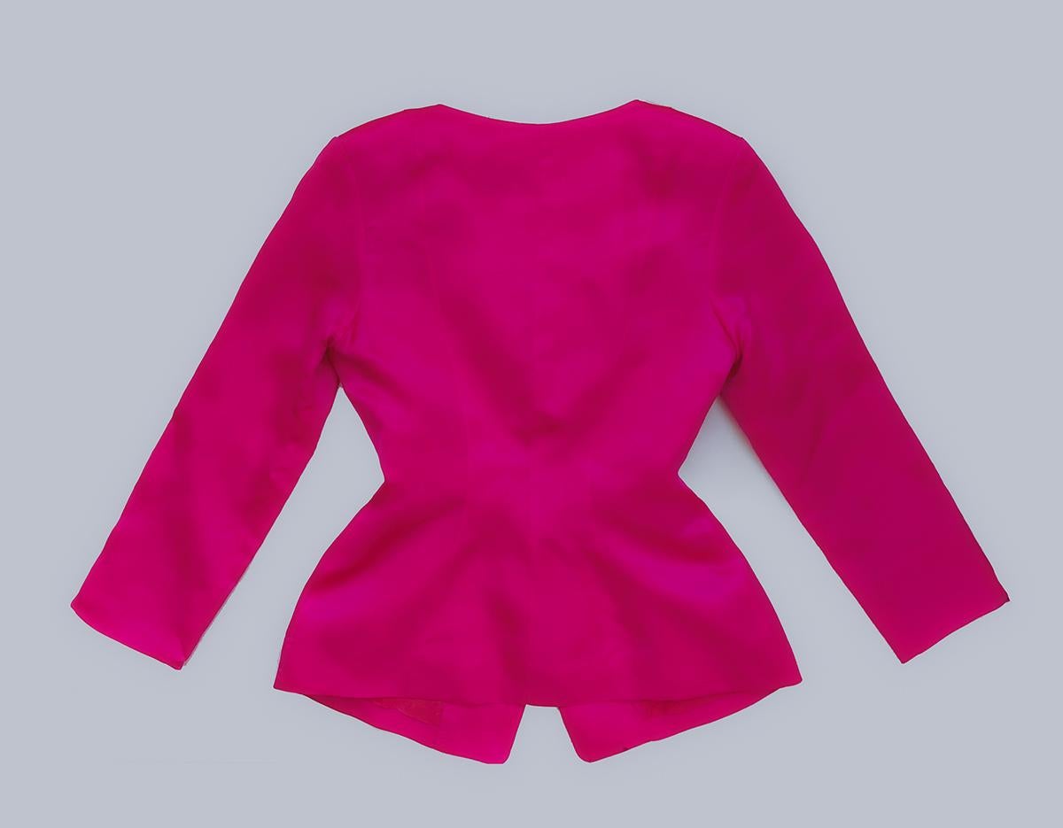 Fabuleuse et rare veste Thierry Mugler rose chaud en pure soie argentée bouton Eleme en vente 2