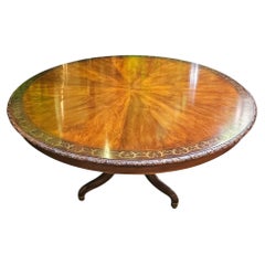 Fabuleuse table de salle à manger / table centrale de style Régence