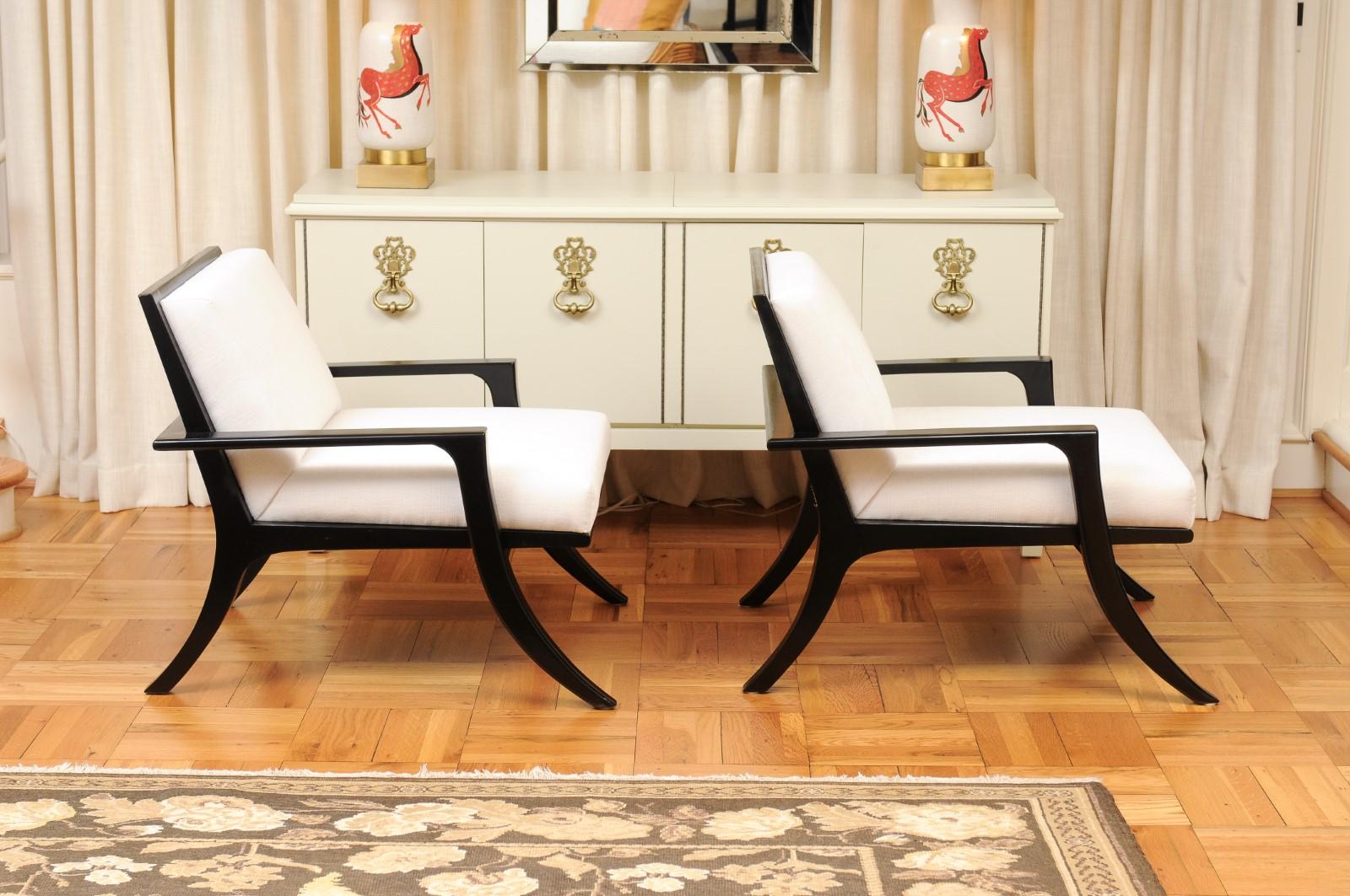 Ein fabelhaftes restauriertes Paar Klismos-Loungesessel mit Rohrrückenlehne und schwarzem Lack im Angebot 2