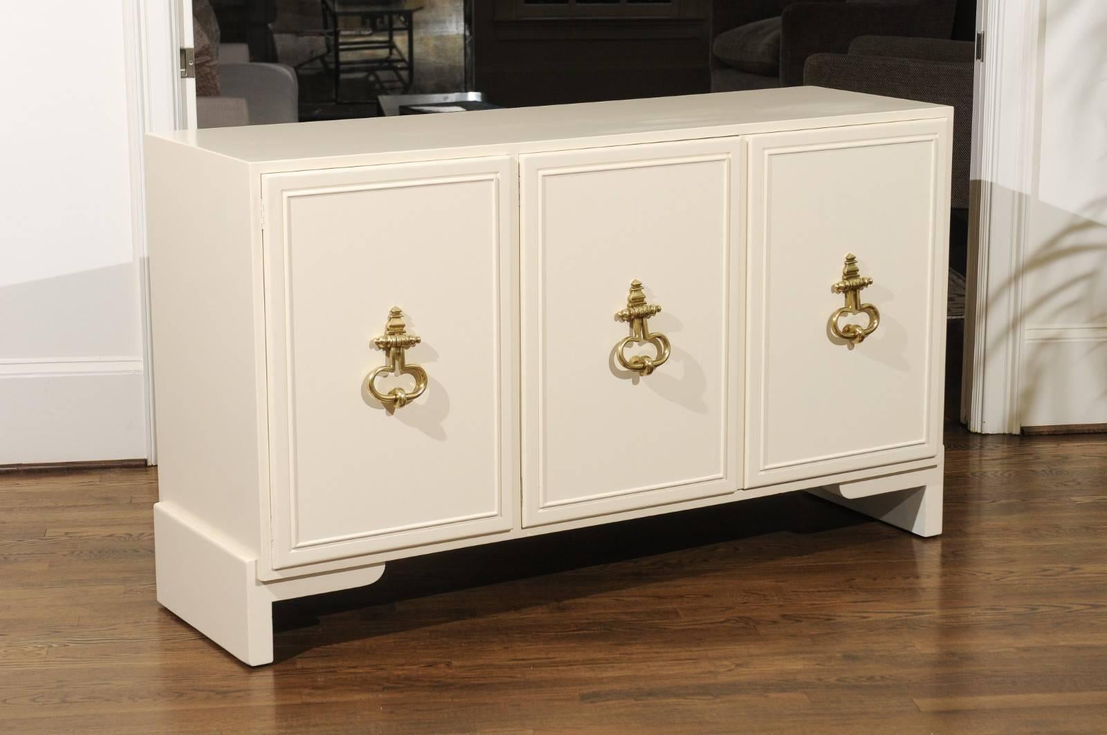 Fabulous Restored Parzinger Style Cabinet in Cream Lacquer, circa 1975 For Sale 2