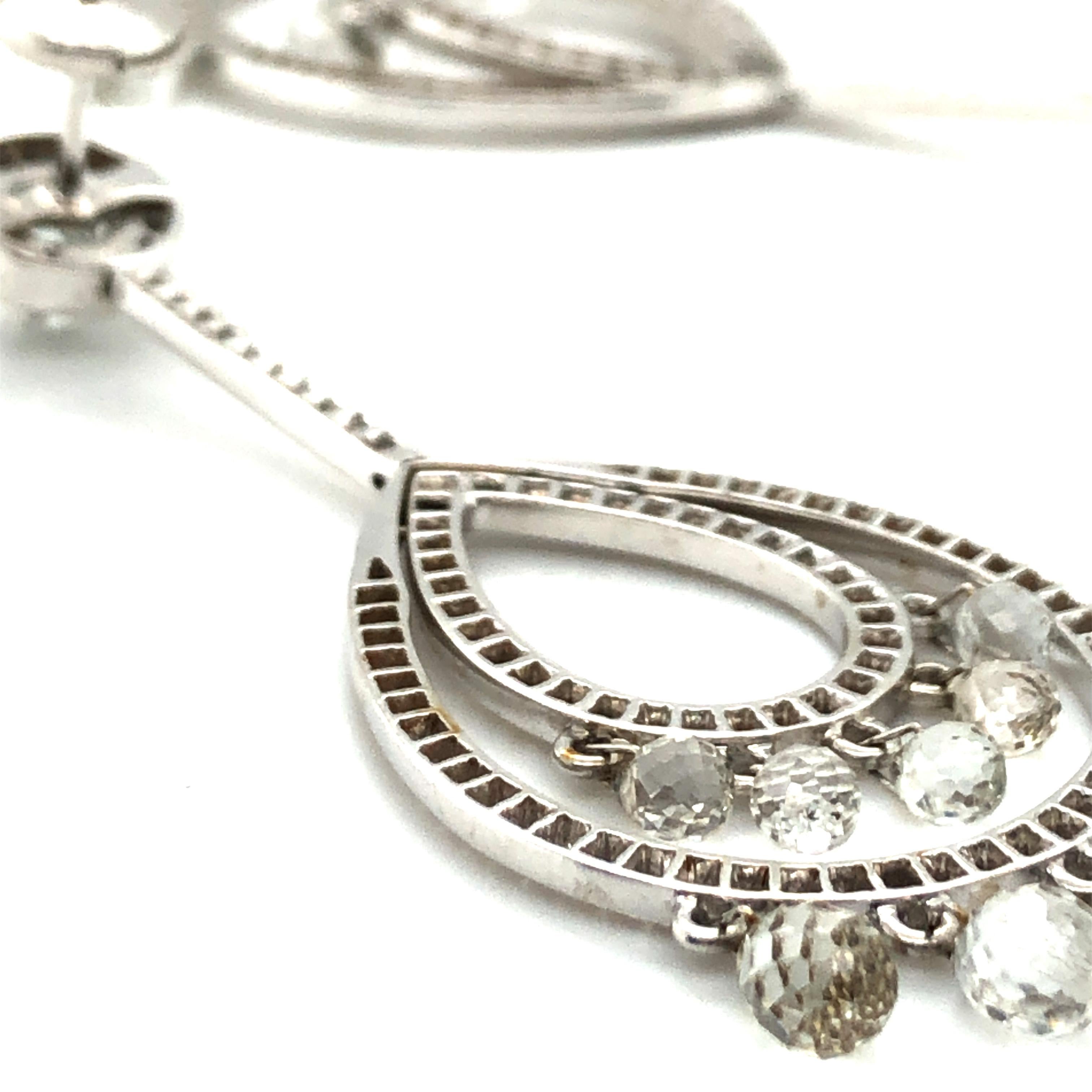 Fabuleuses boucles d'oreilles pendantes en or blanc 18 carats avec cristal de roche et diamants en vente 4