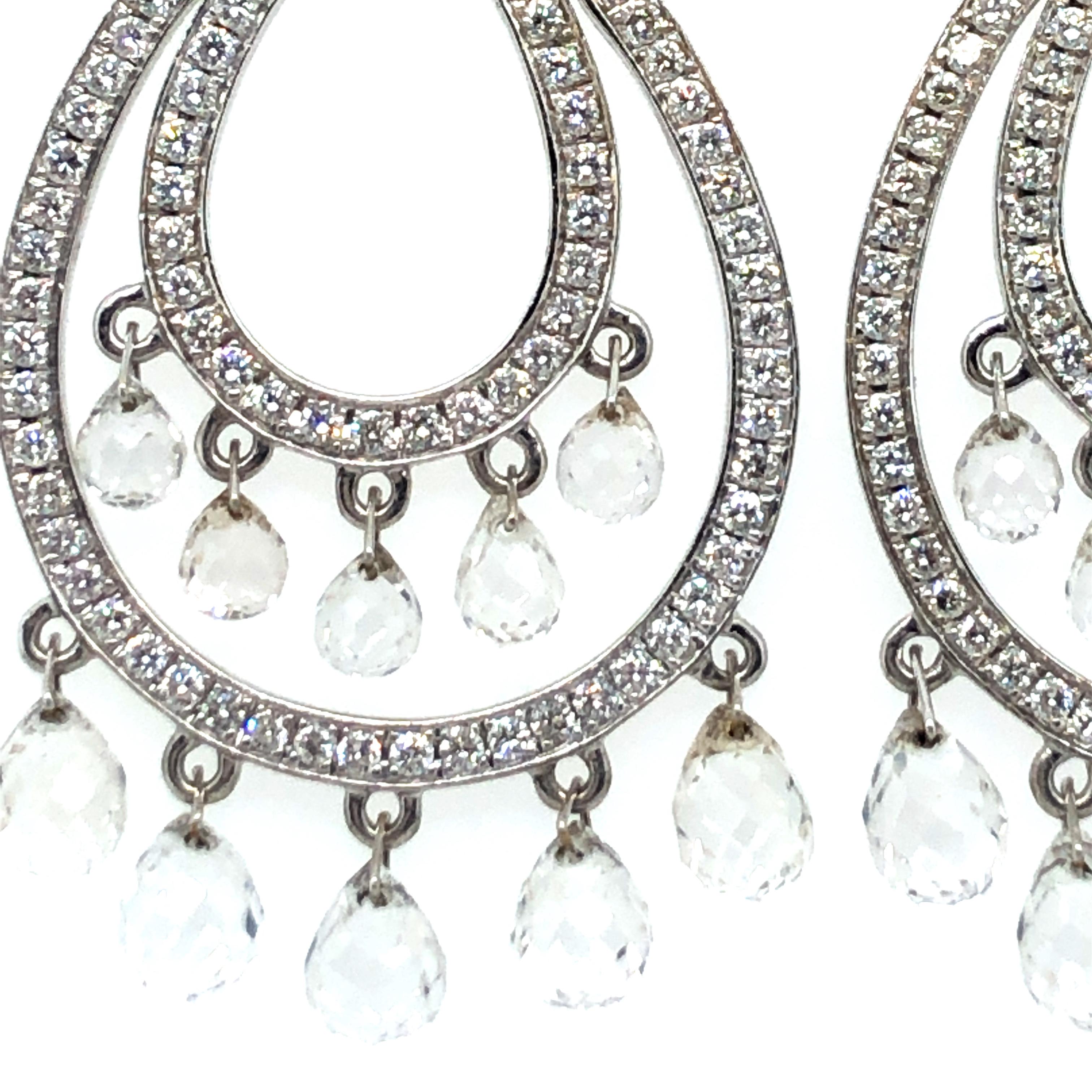Fabuleuses boucles d'oreilles pendantes en or blanc 18 carats avec cristal de roche et diamants Excellent état - En vente à Lucerne, CH