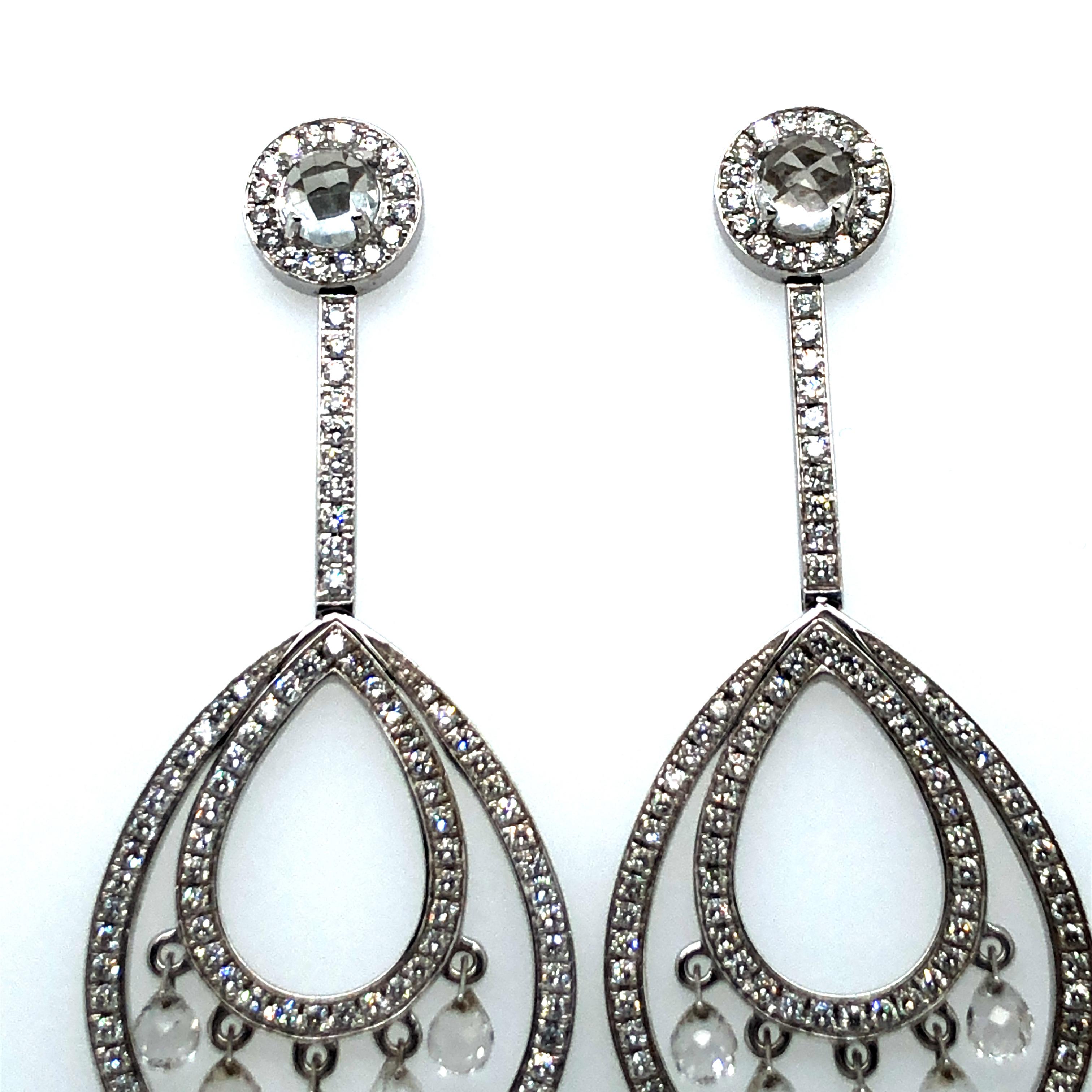 Fabuleuses boucles d'oreilles pendantes en or blanc 18 carats avec cristal de roche et diamants Unisexe en vente