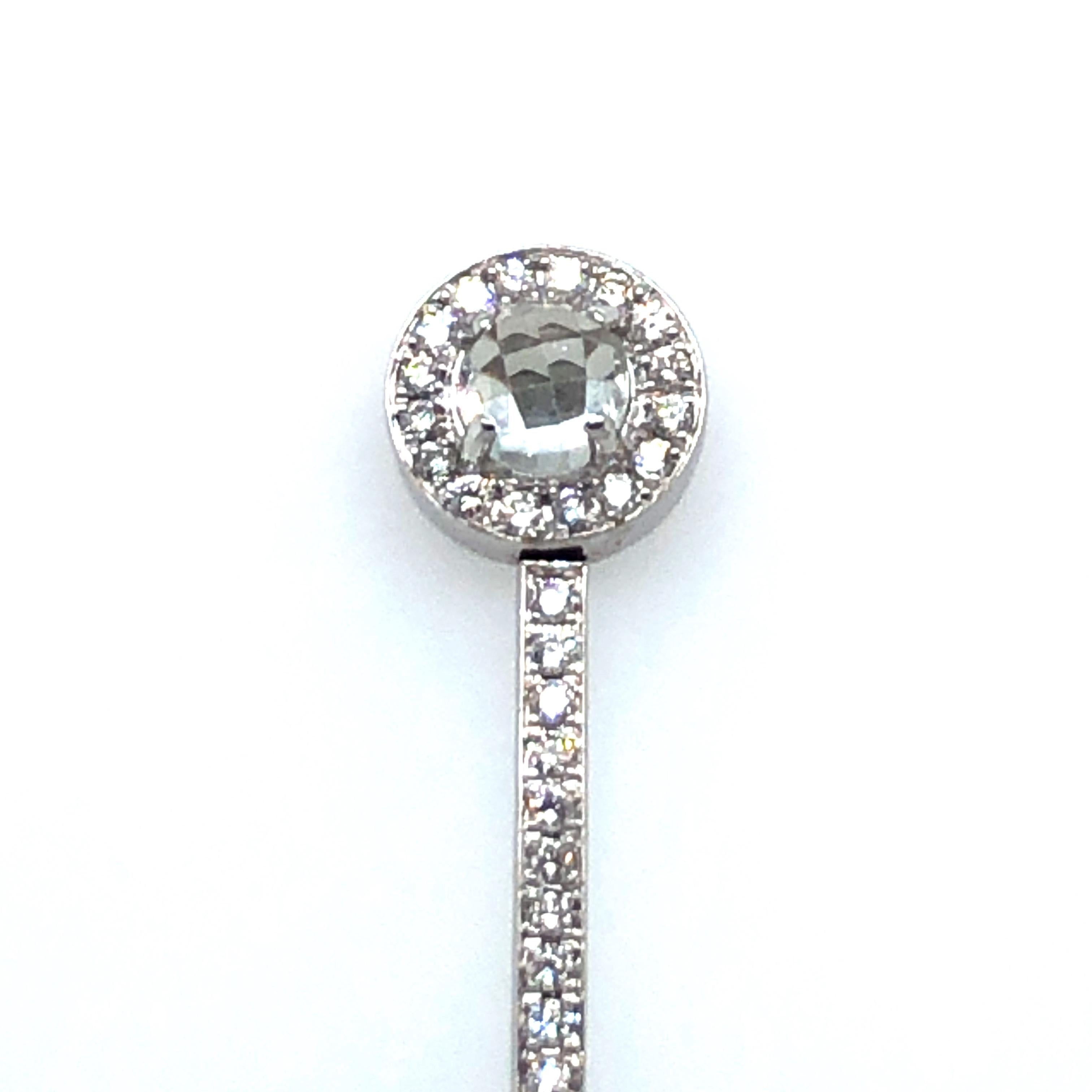Fabuleuses boucles d'oreilles pendantes en or blanc 18 carats avec cristal de roche et diamants en vente 3