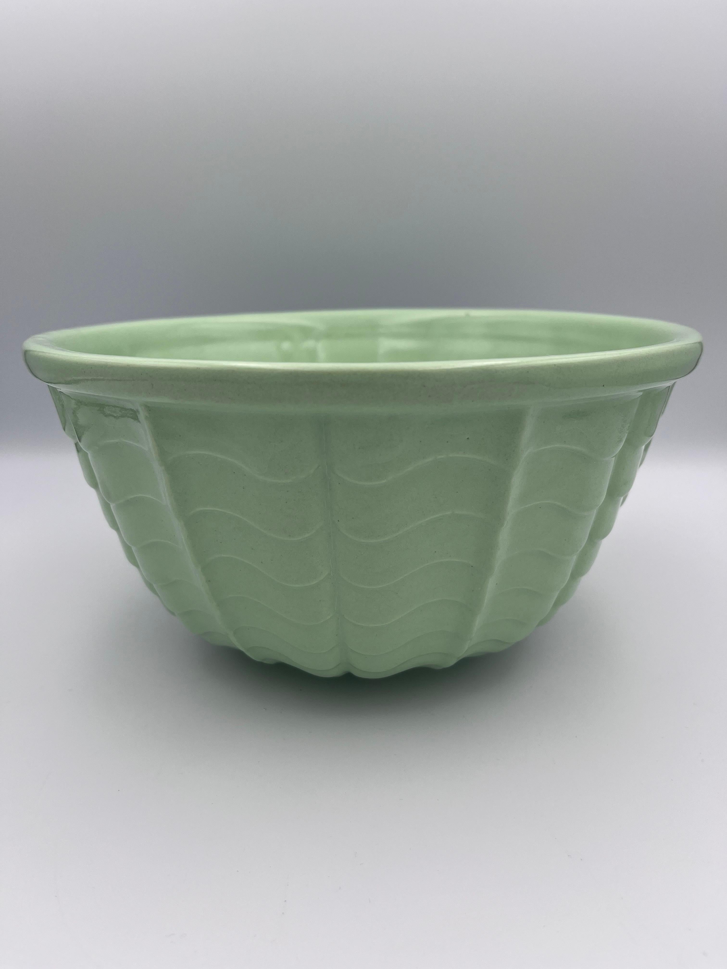 Art Déco Favolosa ciotola a onda ondulata in ceramica di Roseville Art Deco degli anni '30 in Greene & Greene in vendita
