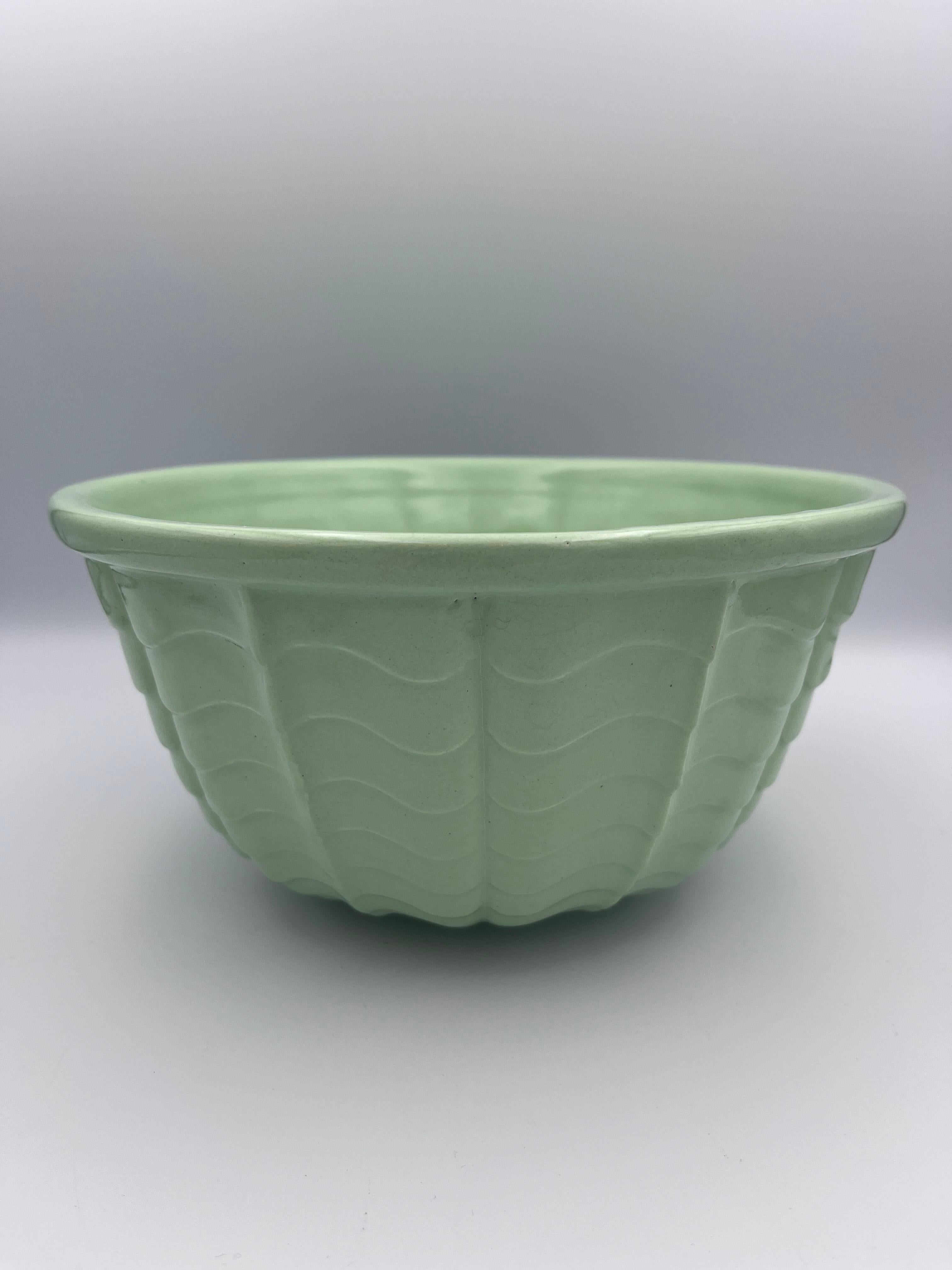 Americano Favolosa ciotola a onda ondulata in ceramica di Roseville Art Deco degli anni '30 in Greene & Greene in vendita