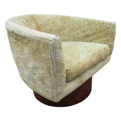 Fabulous Rosewood Barrel Back Swivel Chair Milo Baughman Thayer Coggin