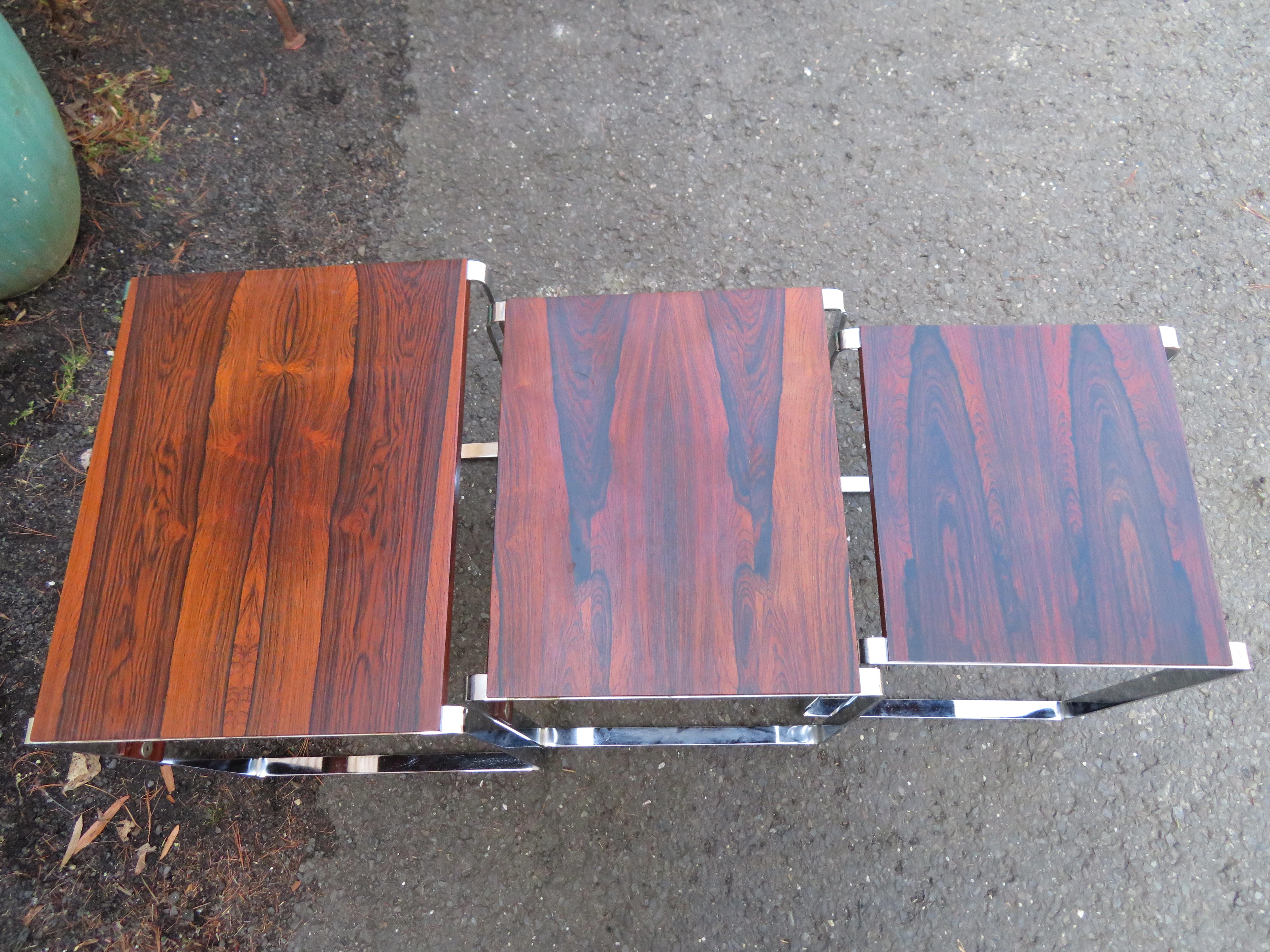 Fabelhafte verchromte Stapeltische aus Rosenholz Richard Young Mid-Century im Angebot 5