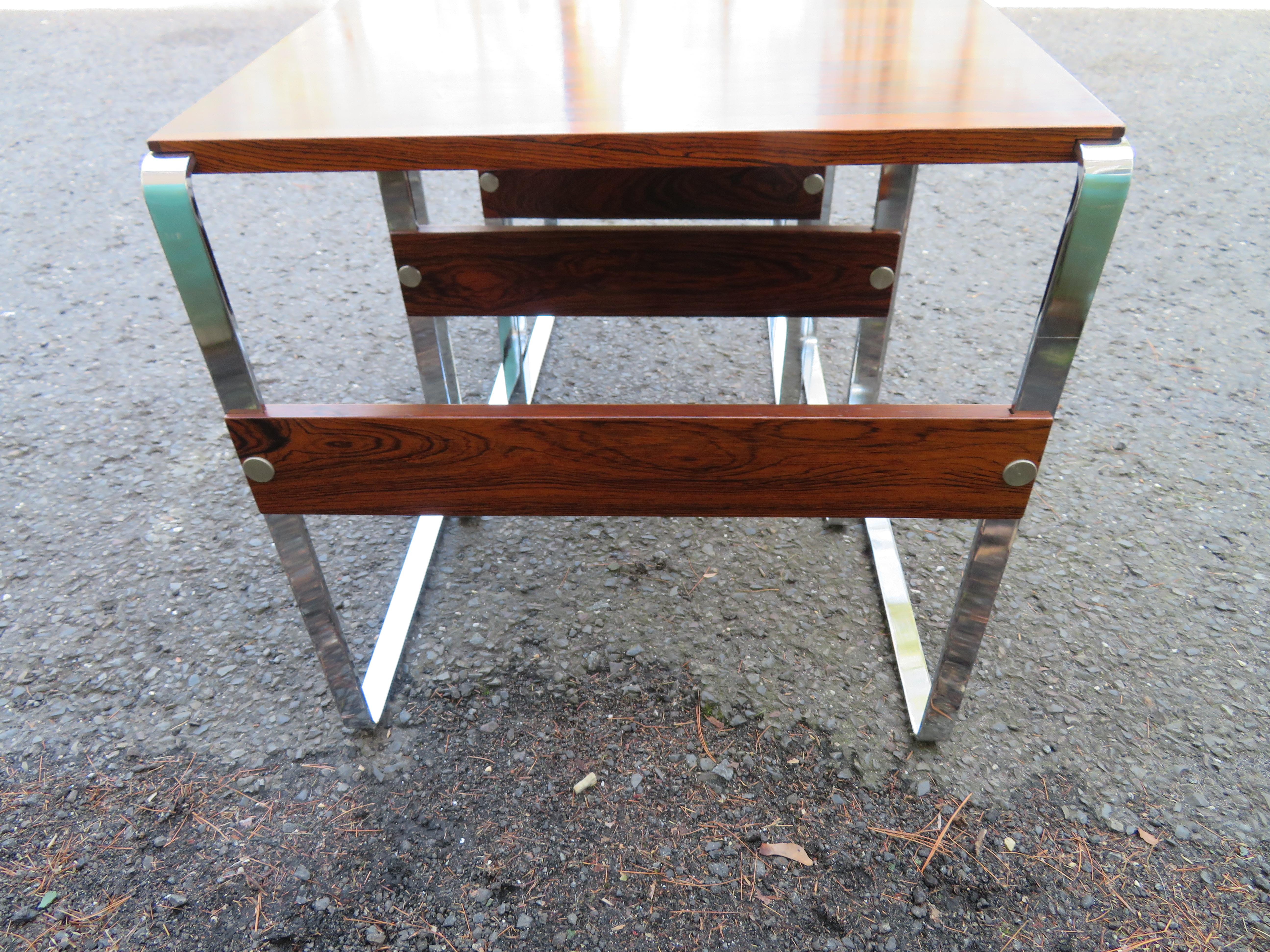 Chrome Fabuleuses tables empilables en bois de rose chromées Richard Young Mid-Century en vente