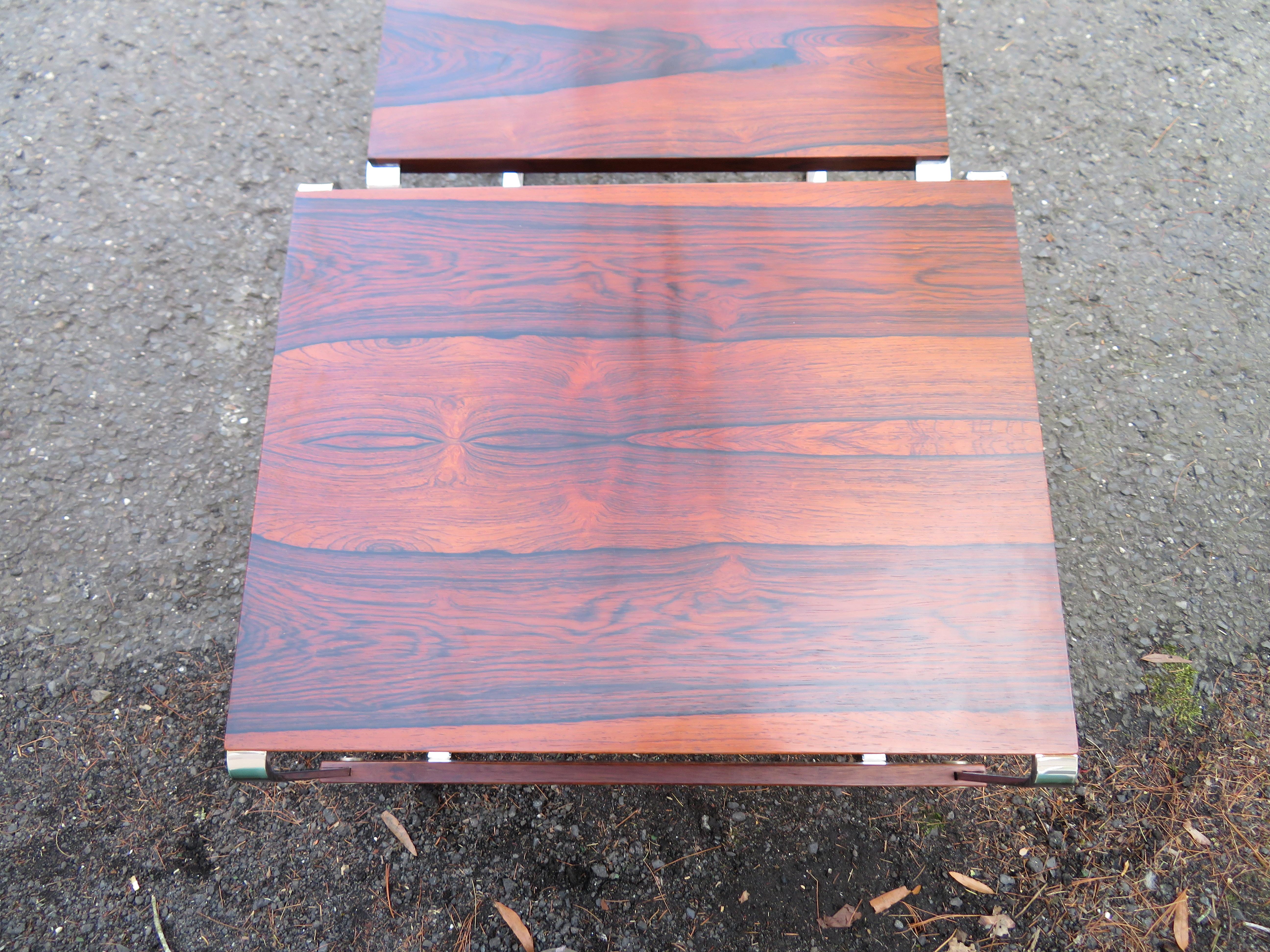 Fabuleuses tables empilables en bois de rose chromées Richard Young Mid-Century en vente 2