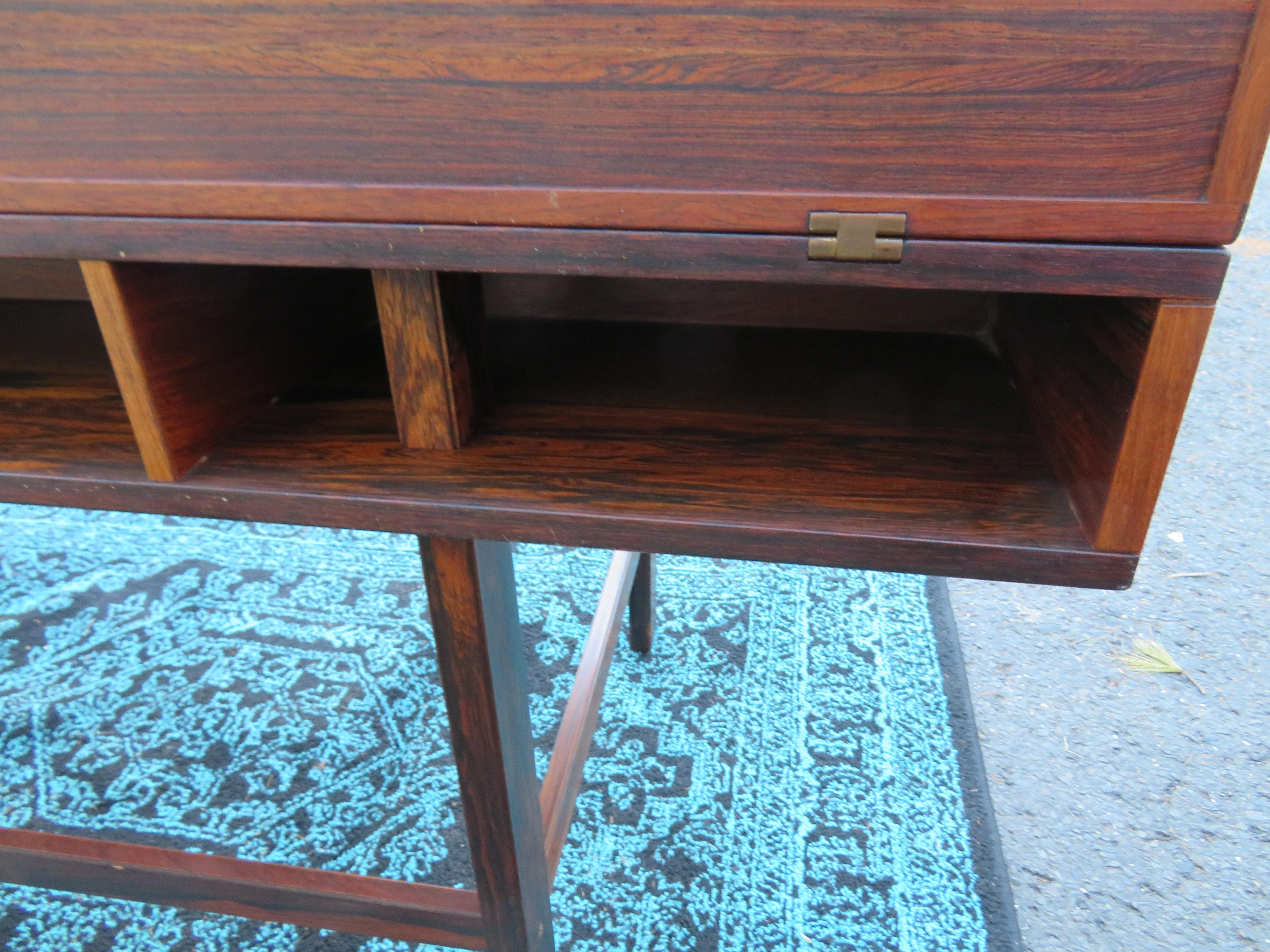 fabelhafter Flip-Top-Schreibtisch aus Rosenholz von Peter Lovig Nielsen, Moderne der Mitte des Jahrhunderts im Angebot 1