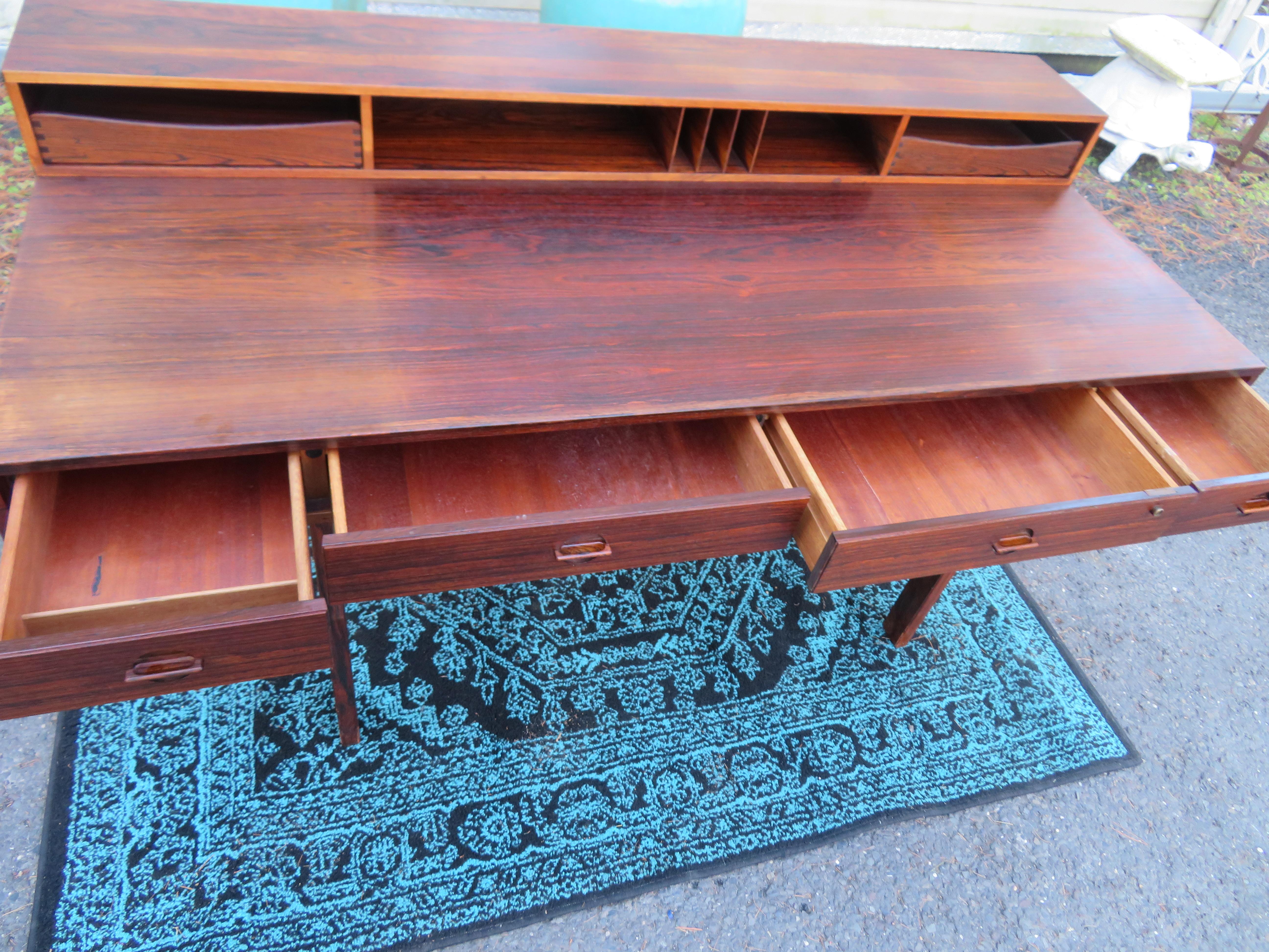 Fabuleux bureau à rabat en bois de rose de Peter Lovig Nielsen, style moderne du milieu du siècle dernier en vente 2