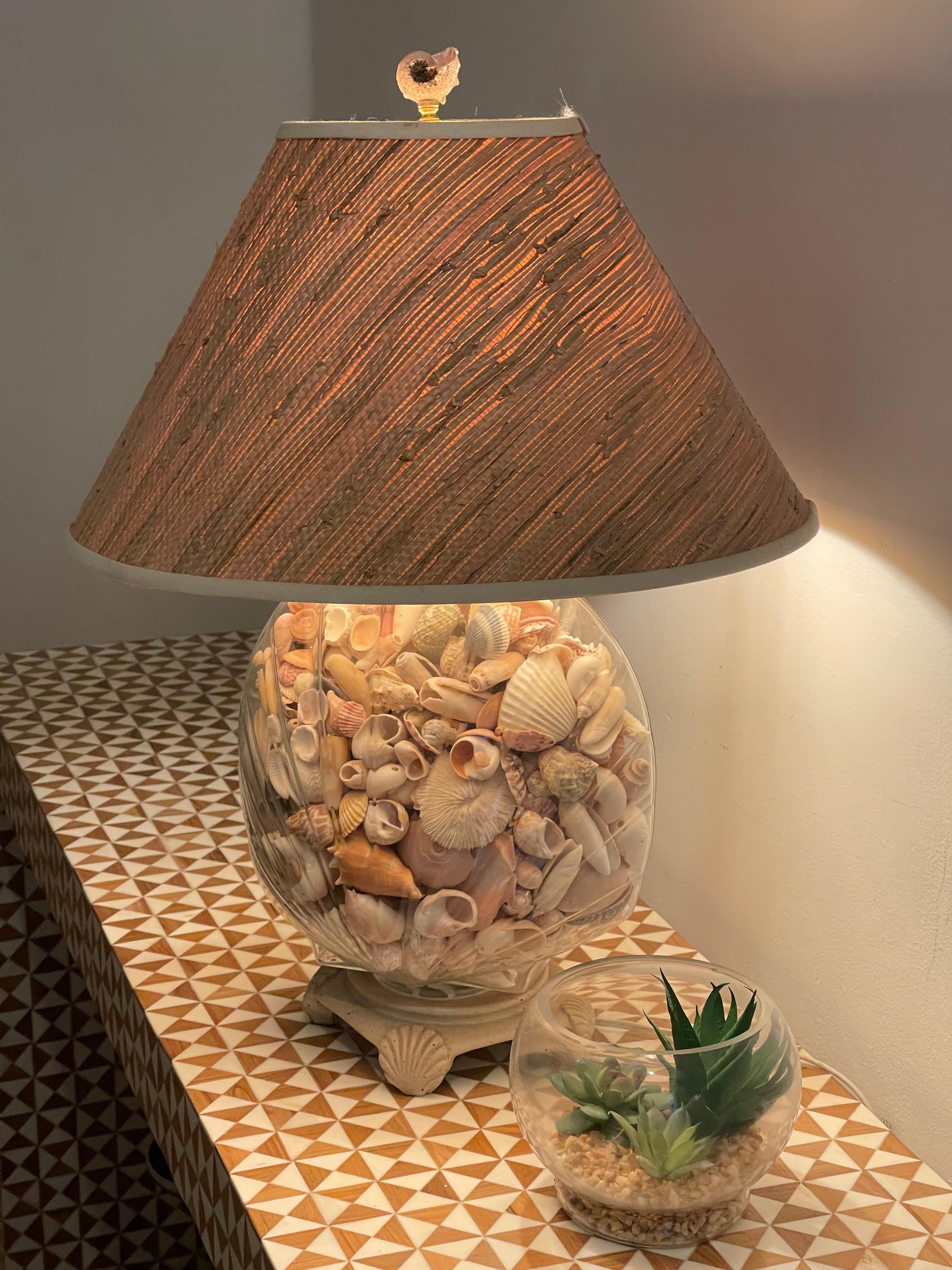 Fabulous Sea Shell Crystal Lamp Grasscloth Shade Caparazón en venta