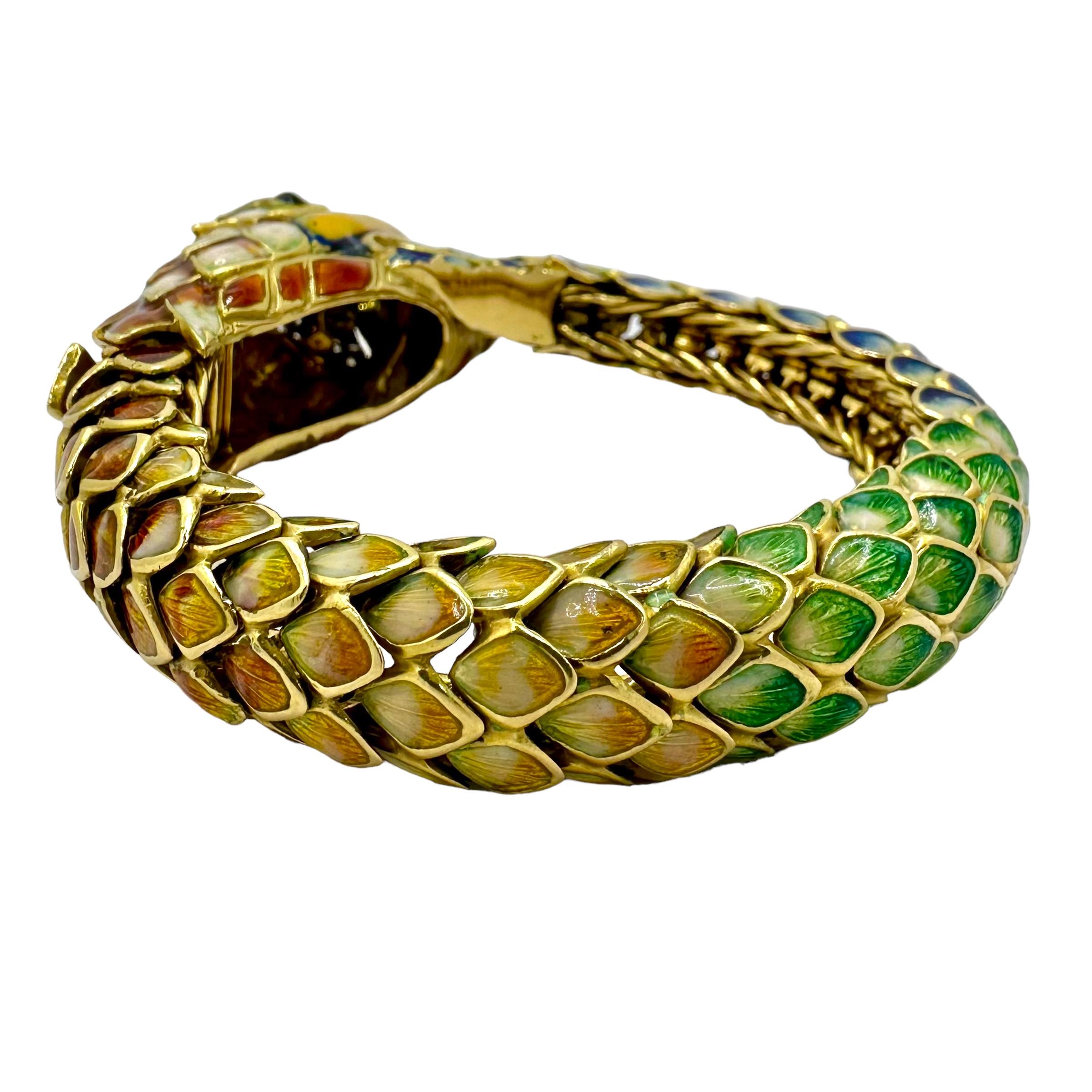 Taille ronde Fabuleux bracelet manchette souple en or 18K, émail et diamants à motif de serpent en vente