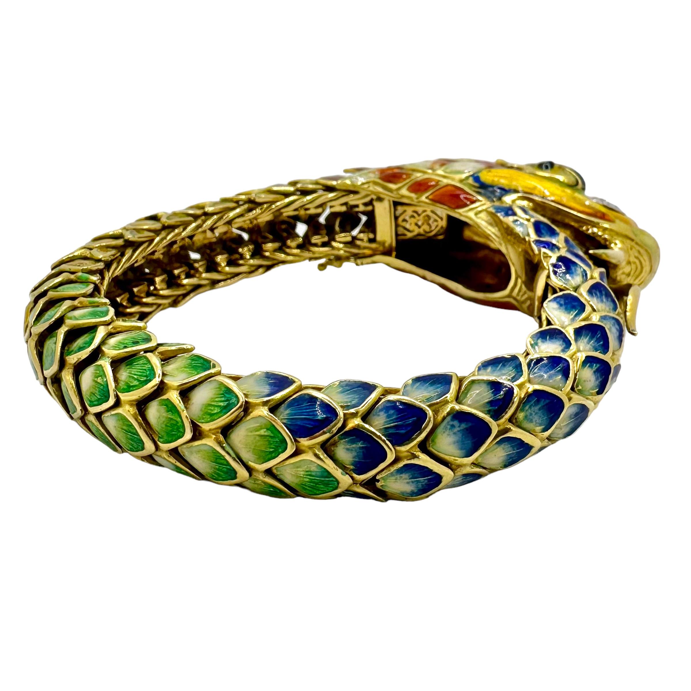 Fabuleux bracelet manchette souple en or 18K, émail et diamants à motif de serpent Unisexe en vente