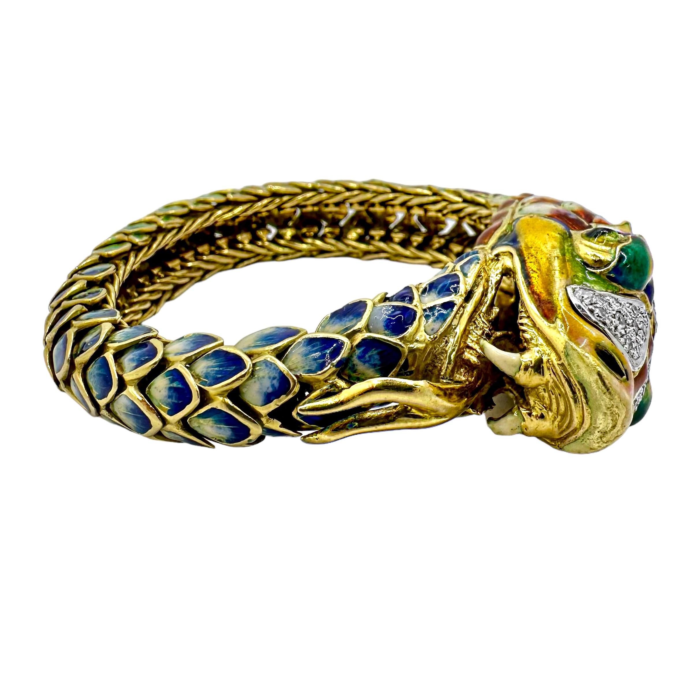 Fabuleux bracelet manchette souple en or 18K, émail et diamants à motif de serpent en vente 1
