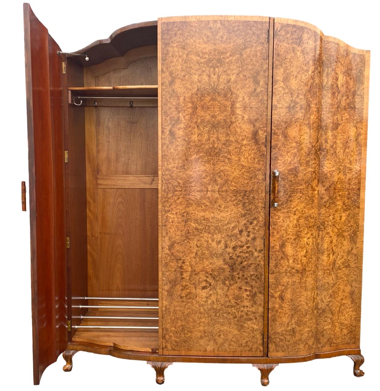Fabulous serpentine fronted 3 door Art Deco Triple Wardrobe 5