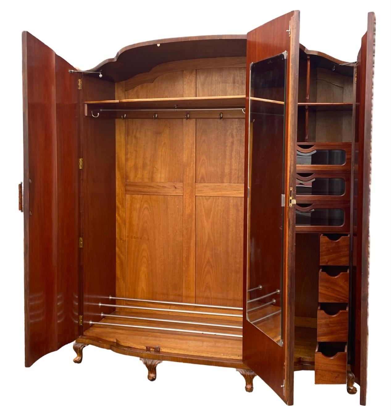 Fabulous serpentine fronted 3 door Art Deco Triple Wardrobe 12