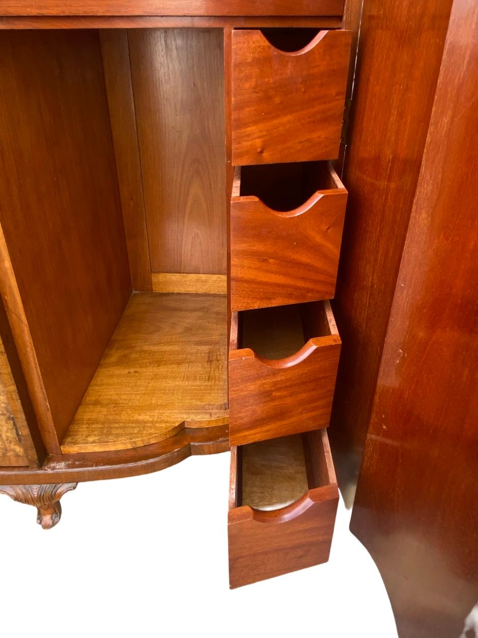 Fabulous serpentine fronted 3 door Art Deco Triple Wardrobe In Good Condition In Barnstaple, GB