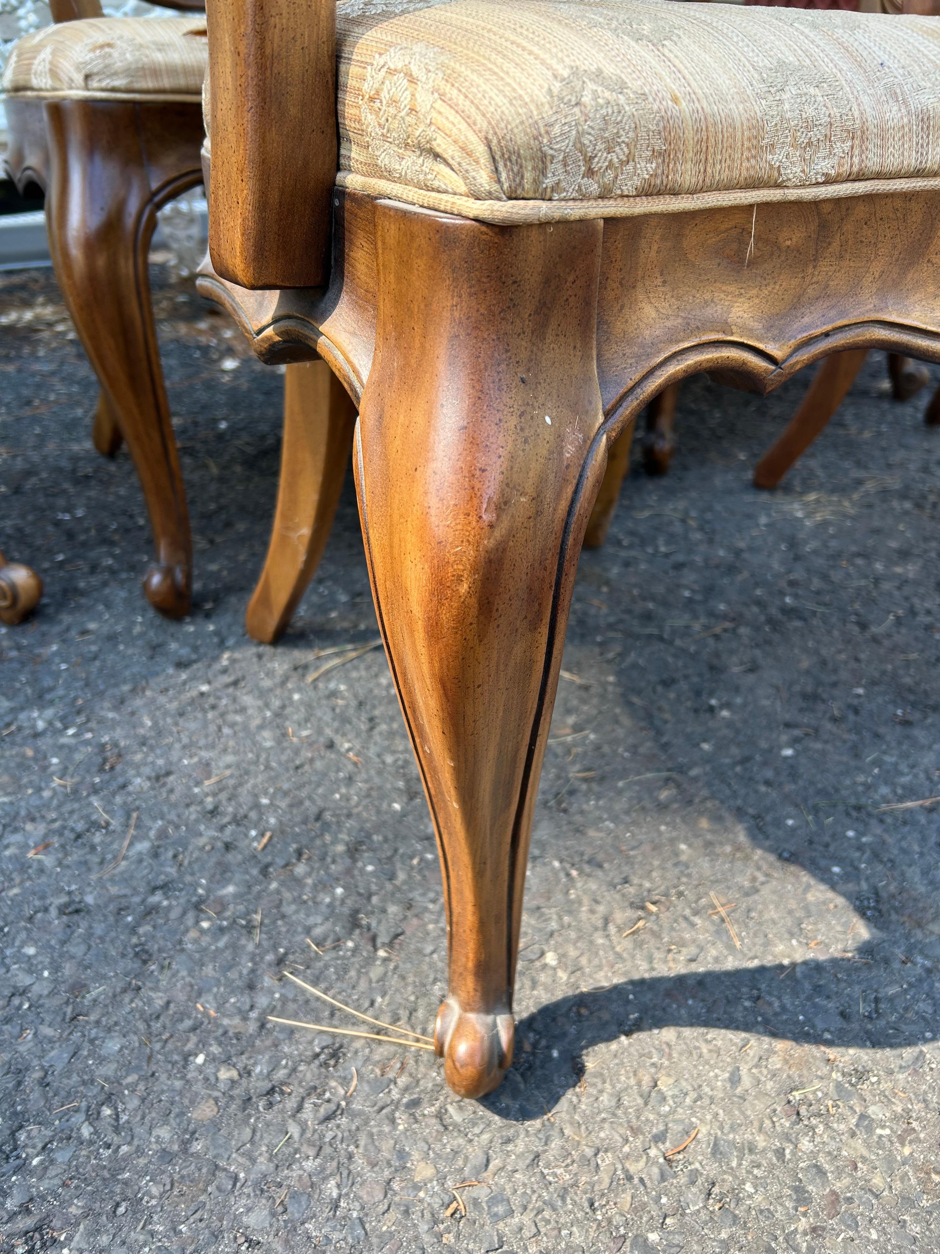 Fabulous Set 6 Balloon Back Cabriole Leg Dining Chairs Queen Anne style In Good Condition For Sale In Pemberton, NJ