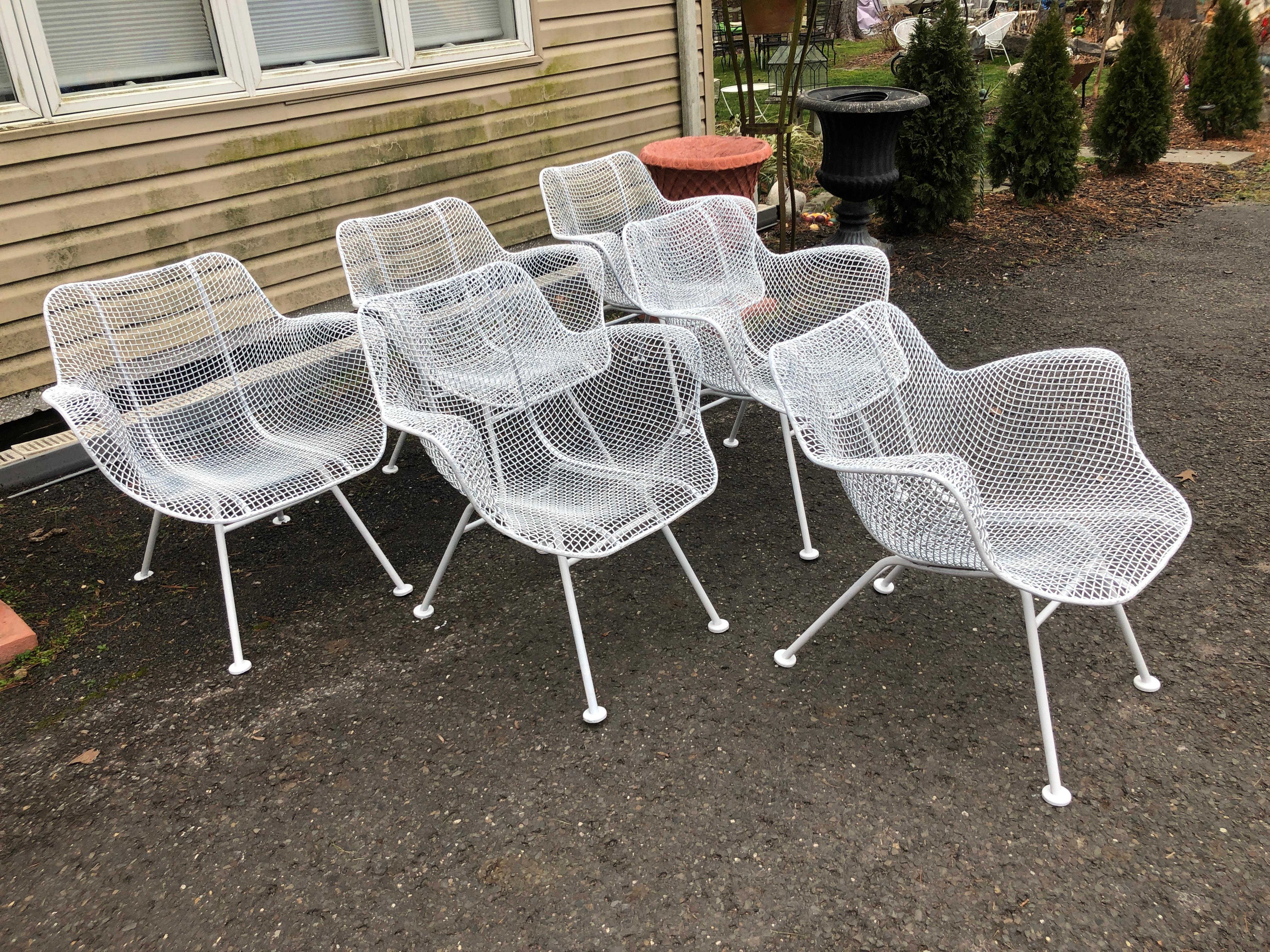 Américain Fabuleux ensemble de 6 chaises de patio Woodard Sculptura en maille mi-siècle moderne en vente