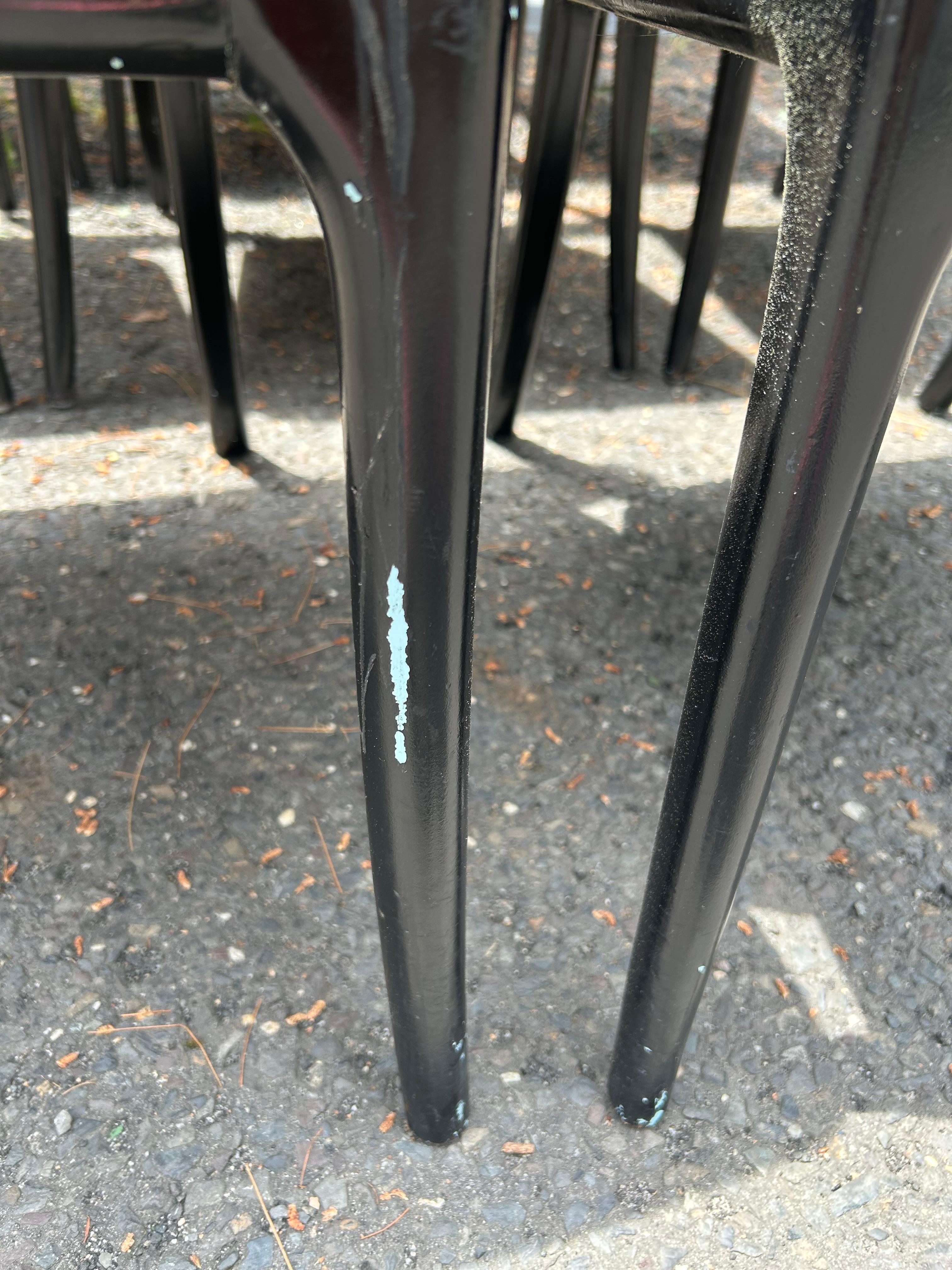 Metà XX secolo Favoloso set di 8 sedie da pranzo con gambe a sciabola Erwin Lambeth, ebanizzate, del Medioevo Moderno in vendita